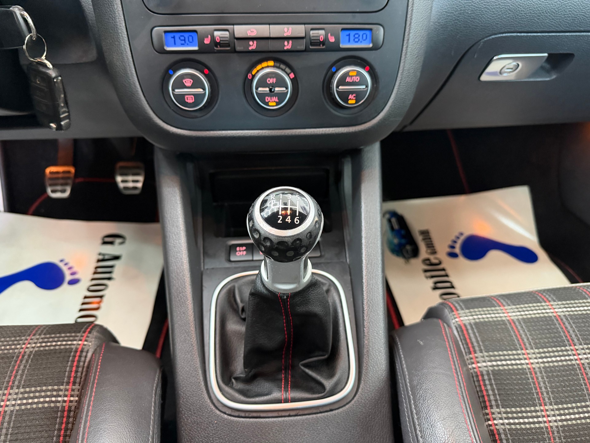 VW Golf 2.0 TFSI GTI Edition 30-image-13