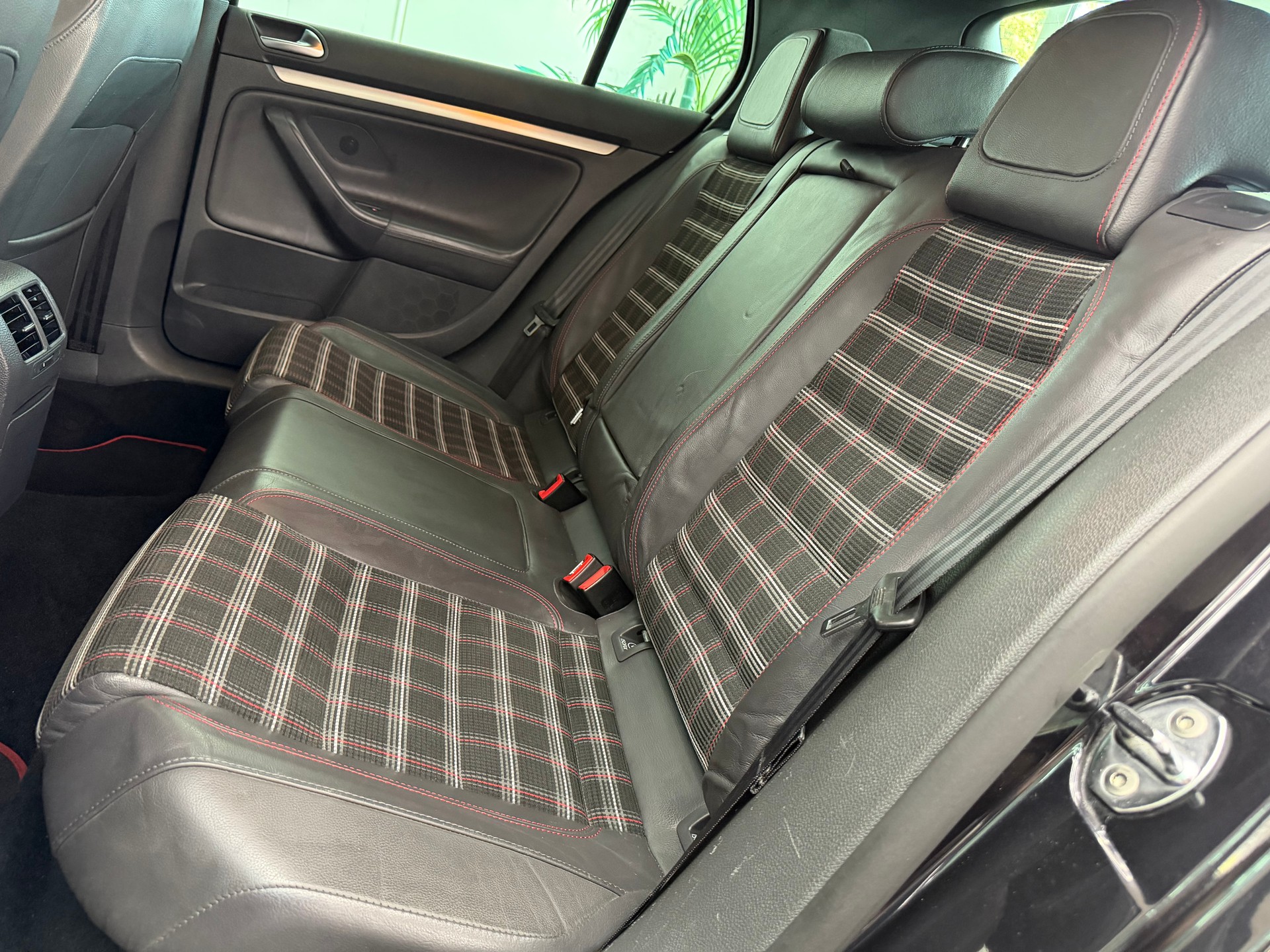 VW Golf 2.0 TFSI GTI Edition 30-image-12
