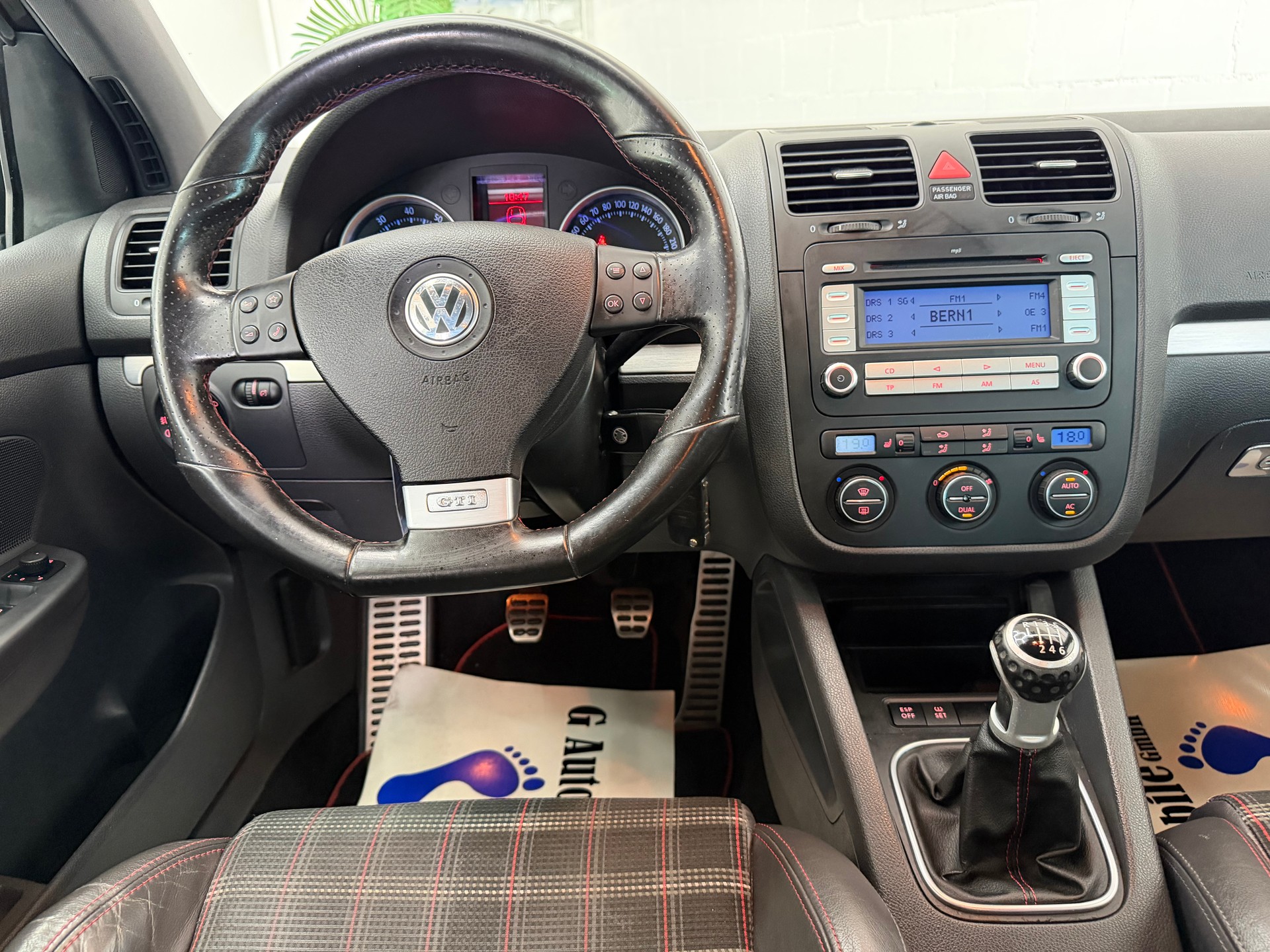VW Golf 2.0 TFSI GTI Edition 30-image-11