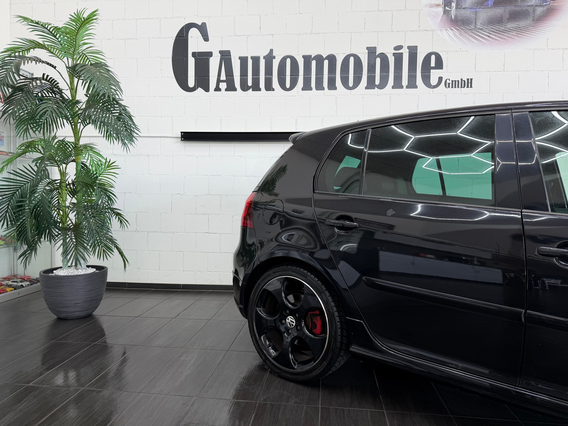 VW Golf 2.0 TFSI GTI Edition 30-image-2