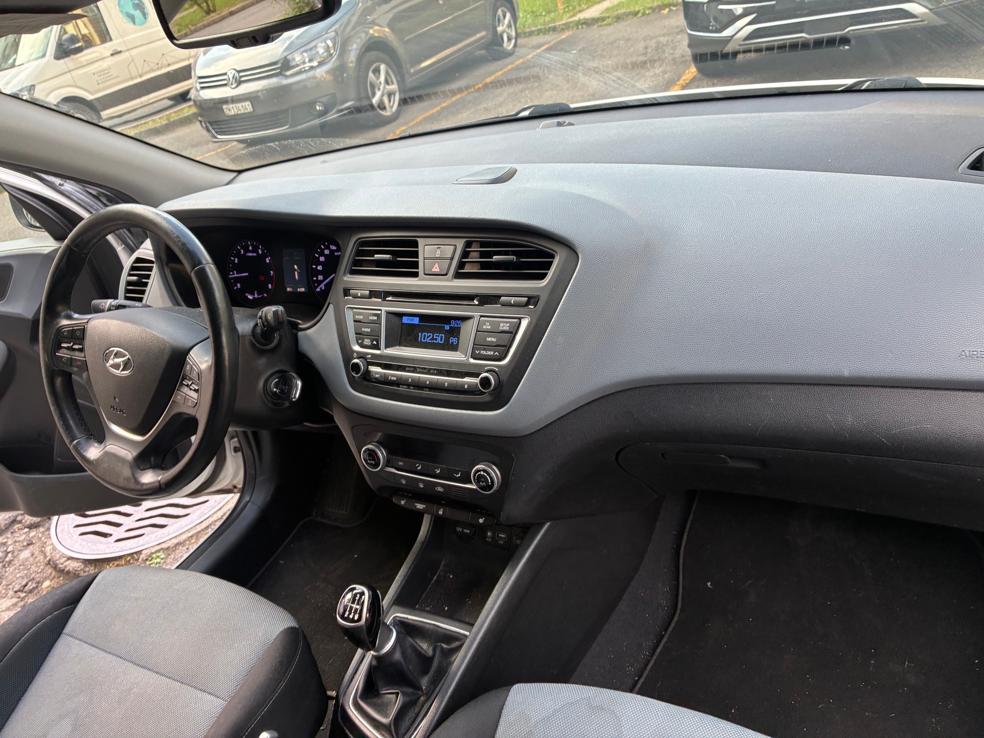 HYUNDAI i20 1.4 Amplia-image-12