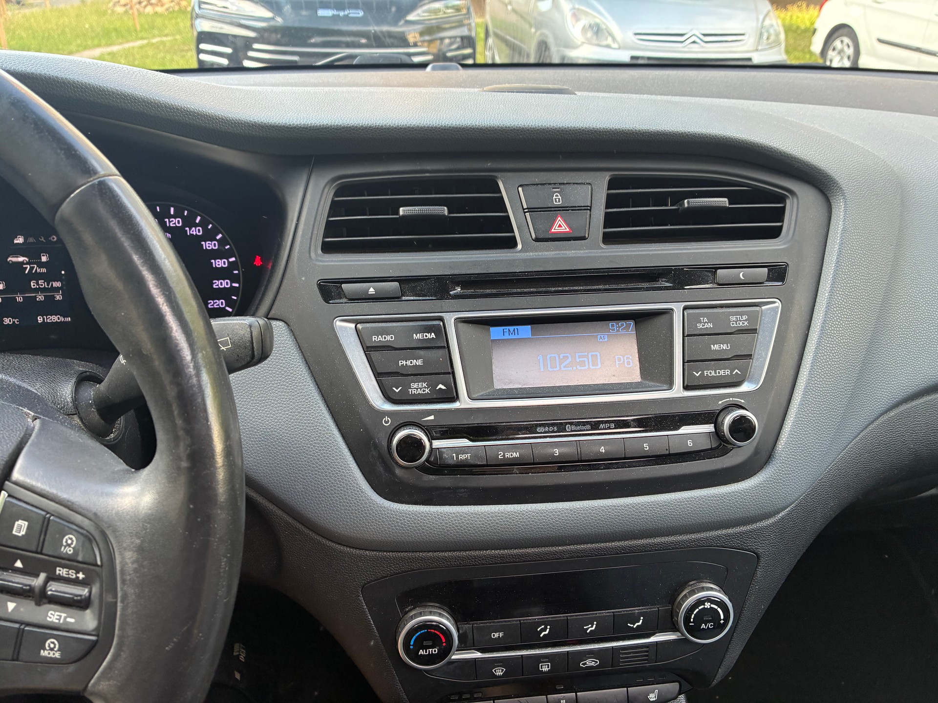 HYUNDAI i20 1.4 Amplia-image-9