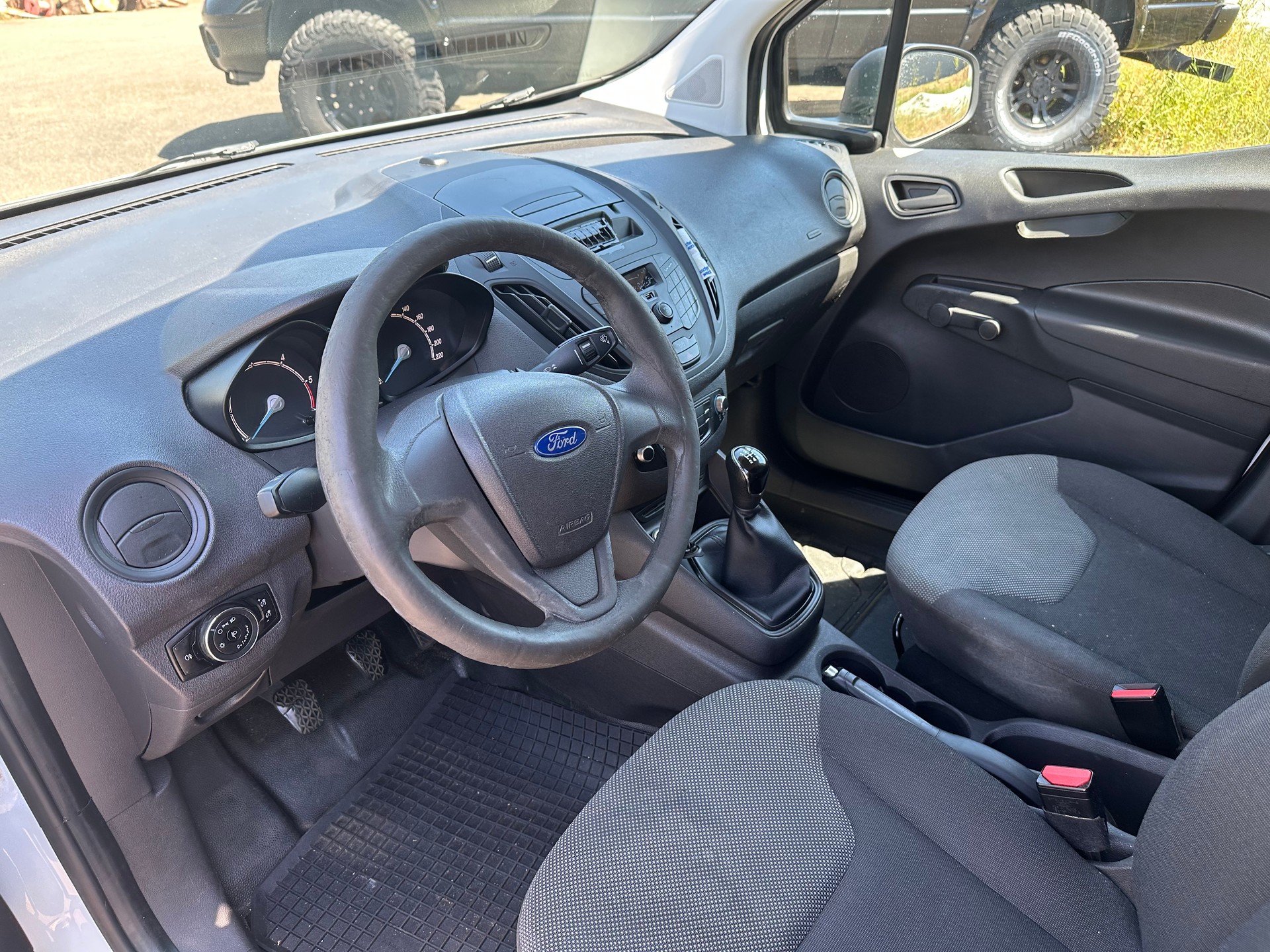 FORD Transit Courier Van 1.5 TDCi Ambiente-image-8