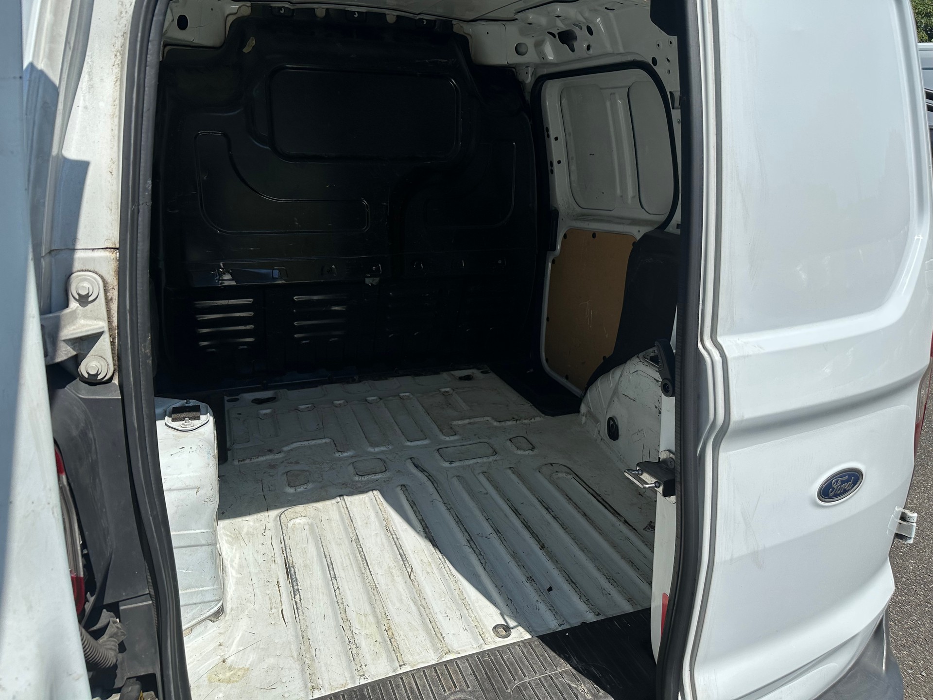 FORD Transit Courier Van 1.5 TDCi Ambiente-image-10
