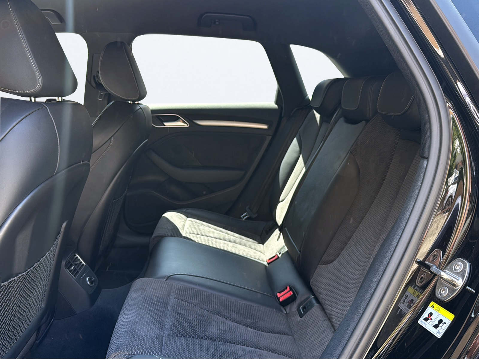 AUDI A3 Sportback 1.5 TFSI S-tronic Sport-image-13