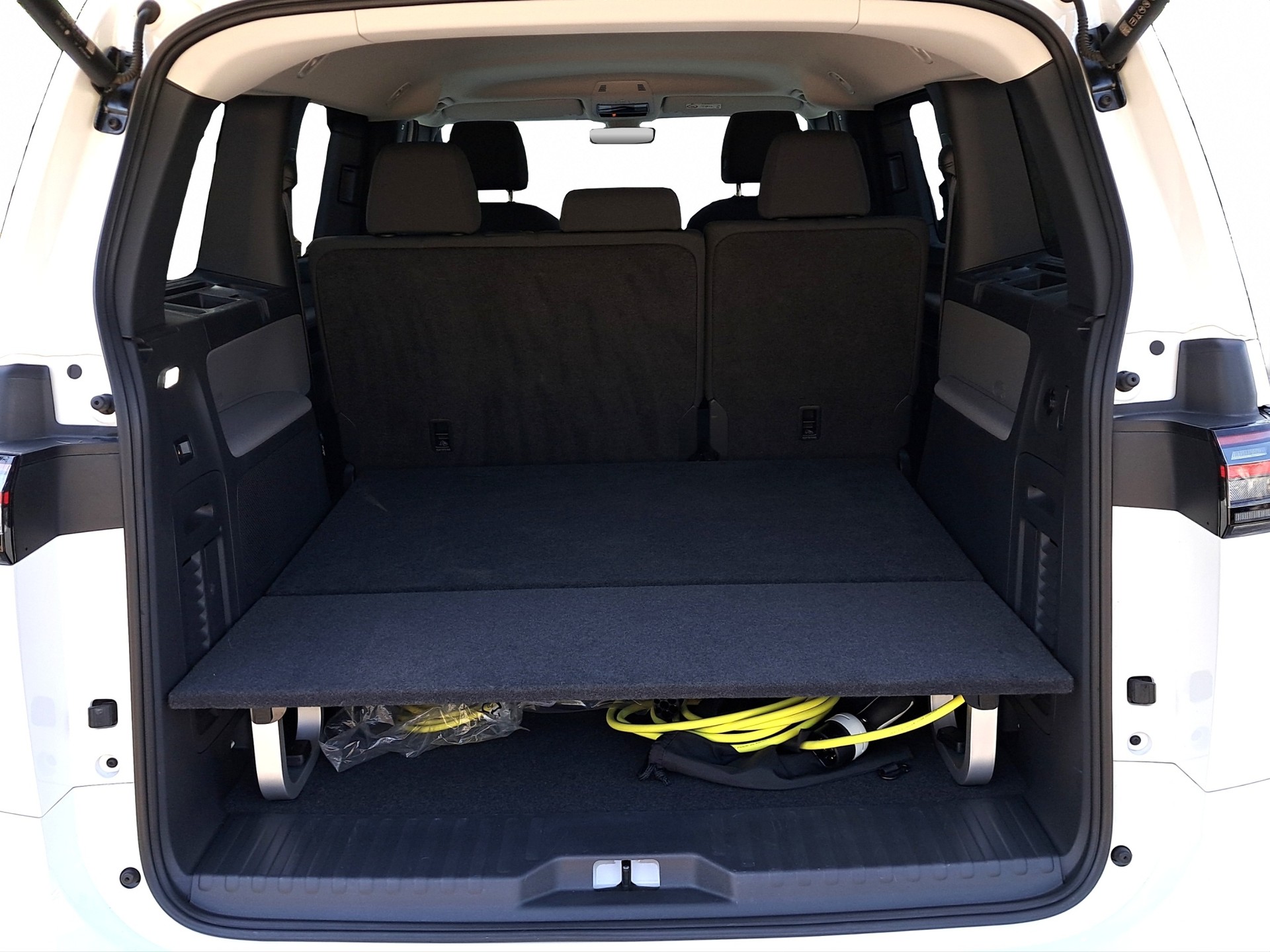 VW ID.Buzz NWB Pro *Anhängerkupplung* Mega Ausstattung*-image-11