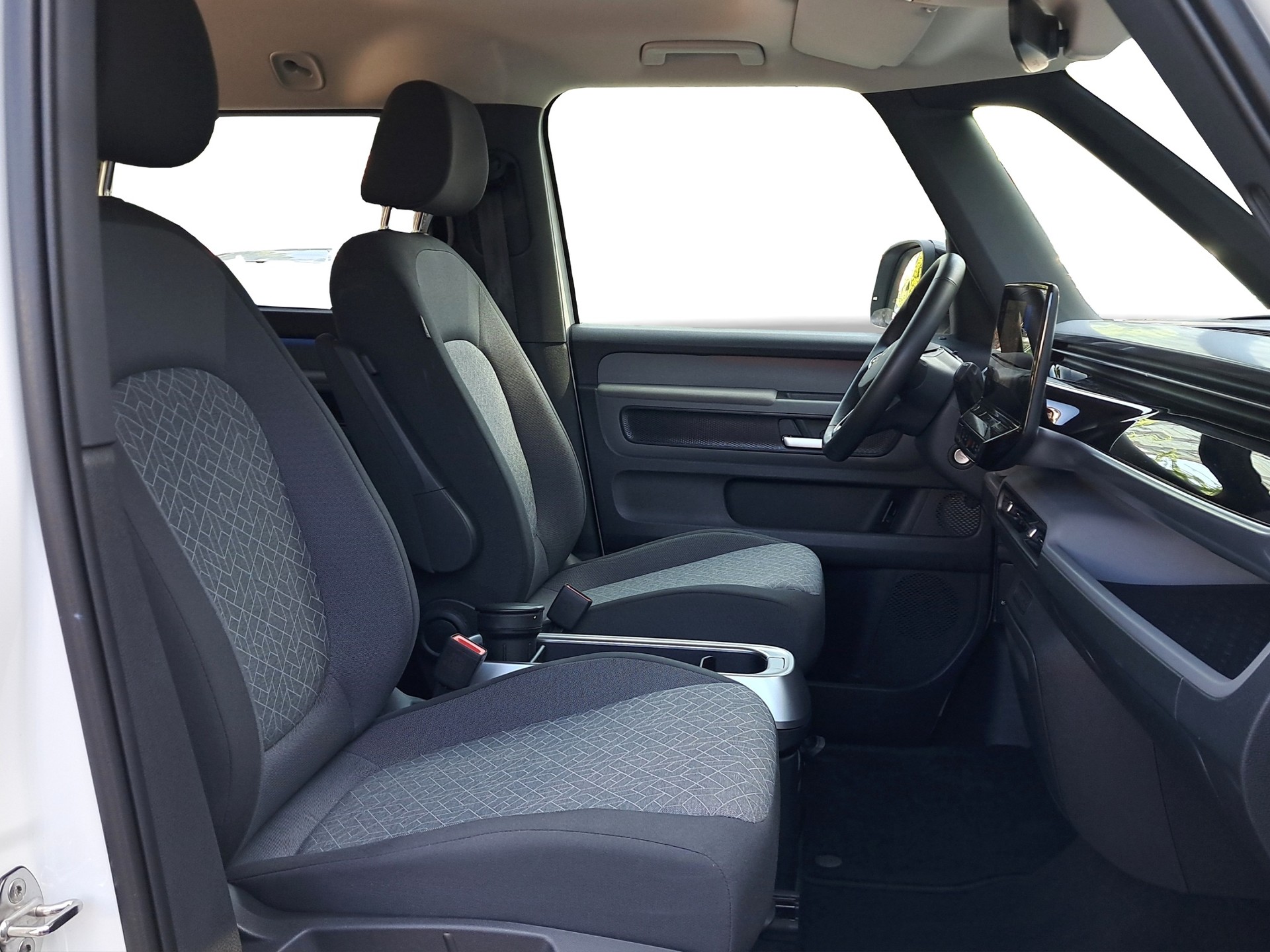 VW ID.Buzz NWB Pro *Anhängerkupplung* Mega Ausstattung*-image-10