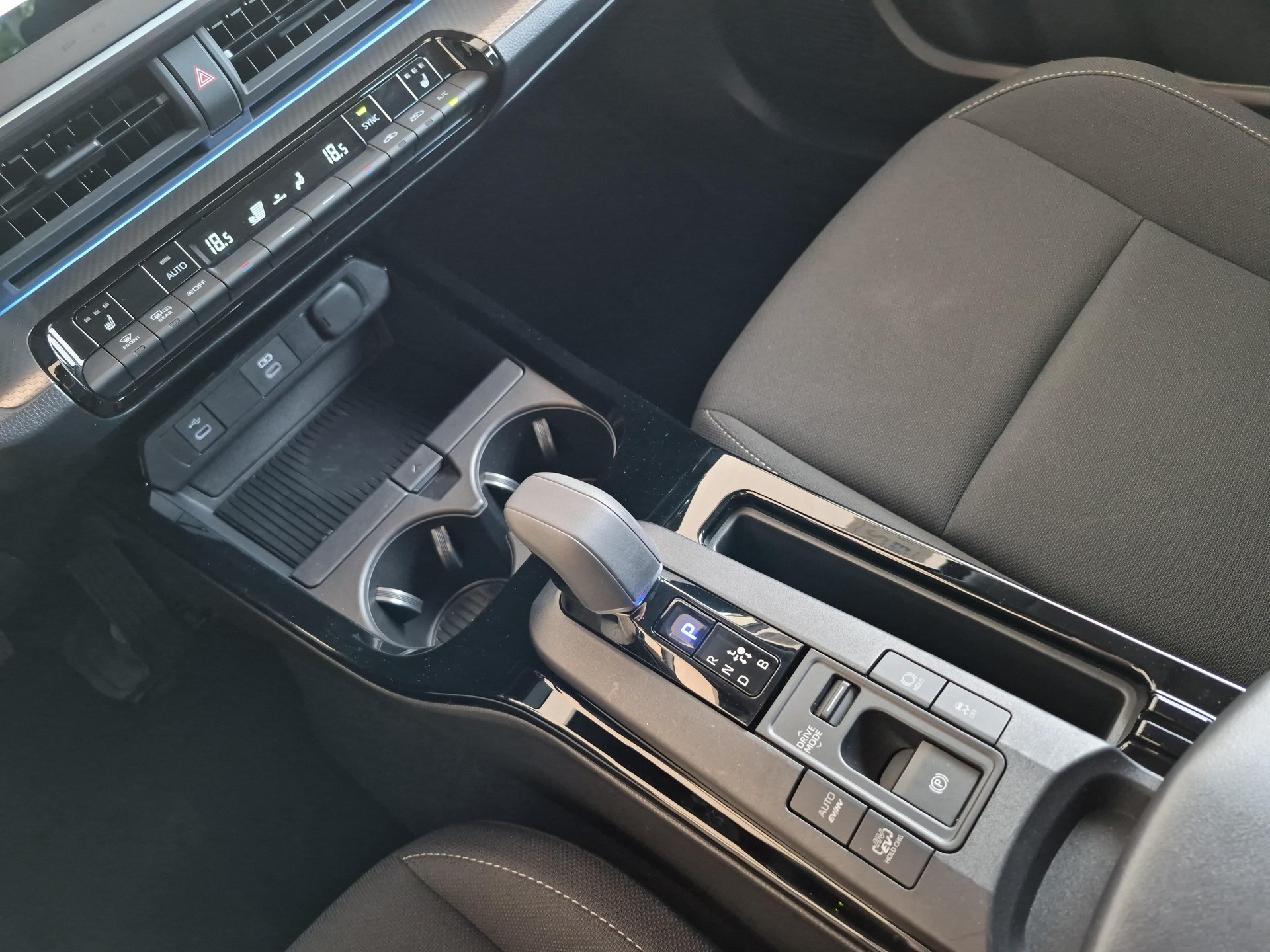 TOYOTA Prius 2.0 Plug-In-Hybrid Trend / ab 3,99% Leasing bei Abschluss einer Protect Autoversicherung-image-17