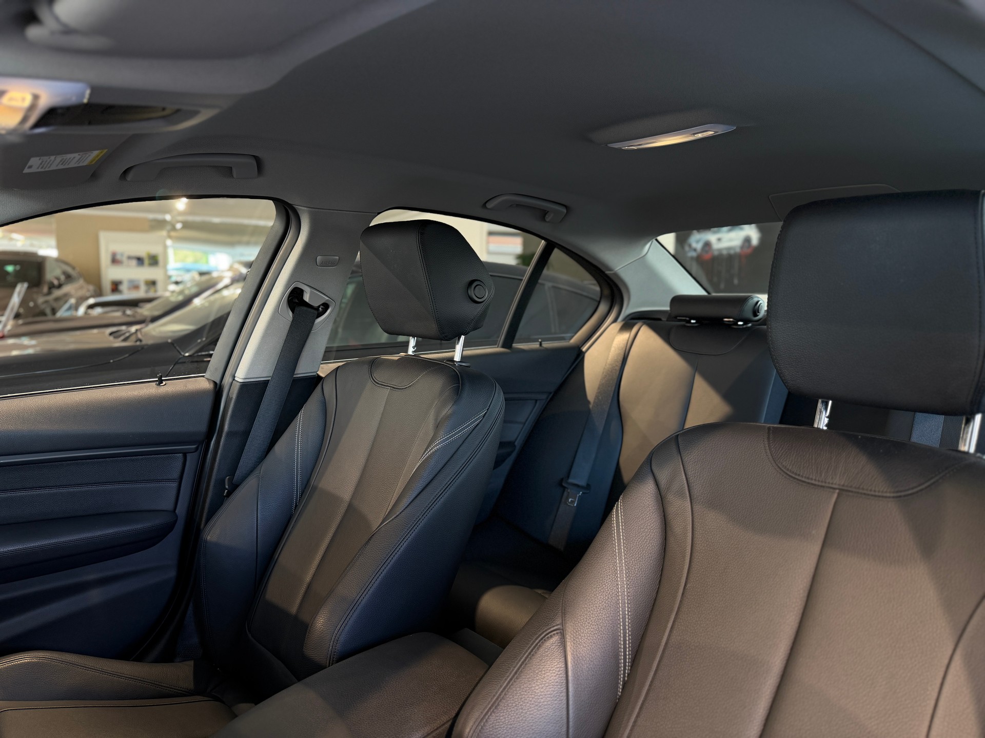 BMW 335i Luxury Line Steptronic-image-14
