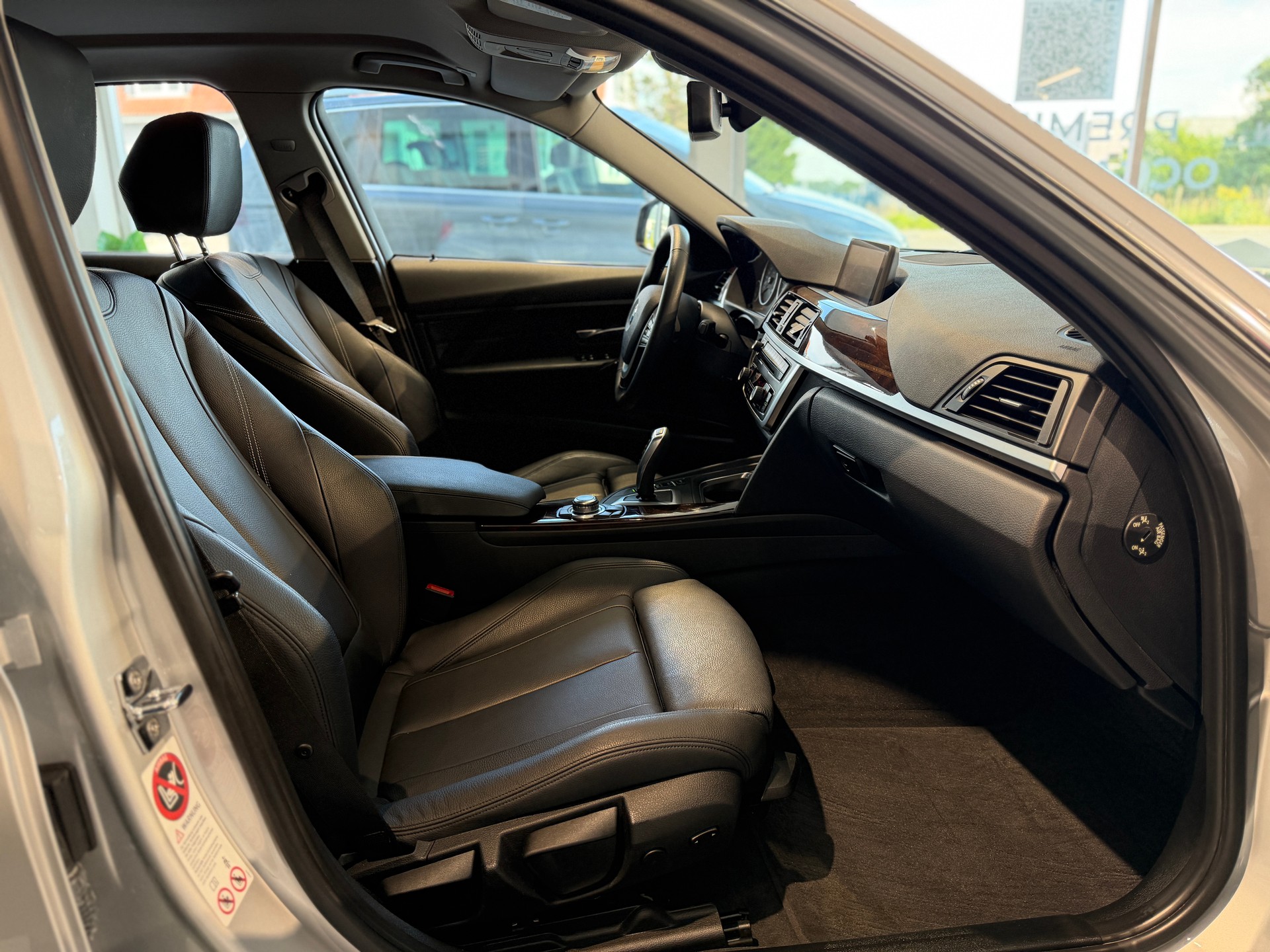 BMW 335i Luxury Line Steptronic-image-16