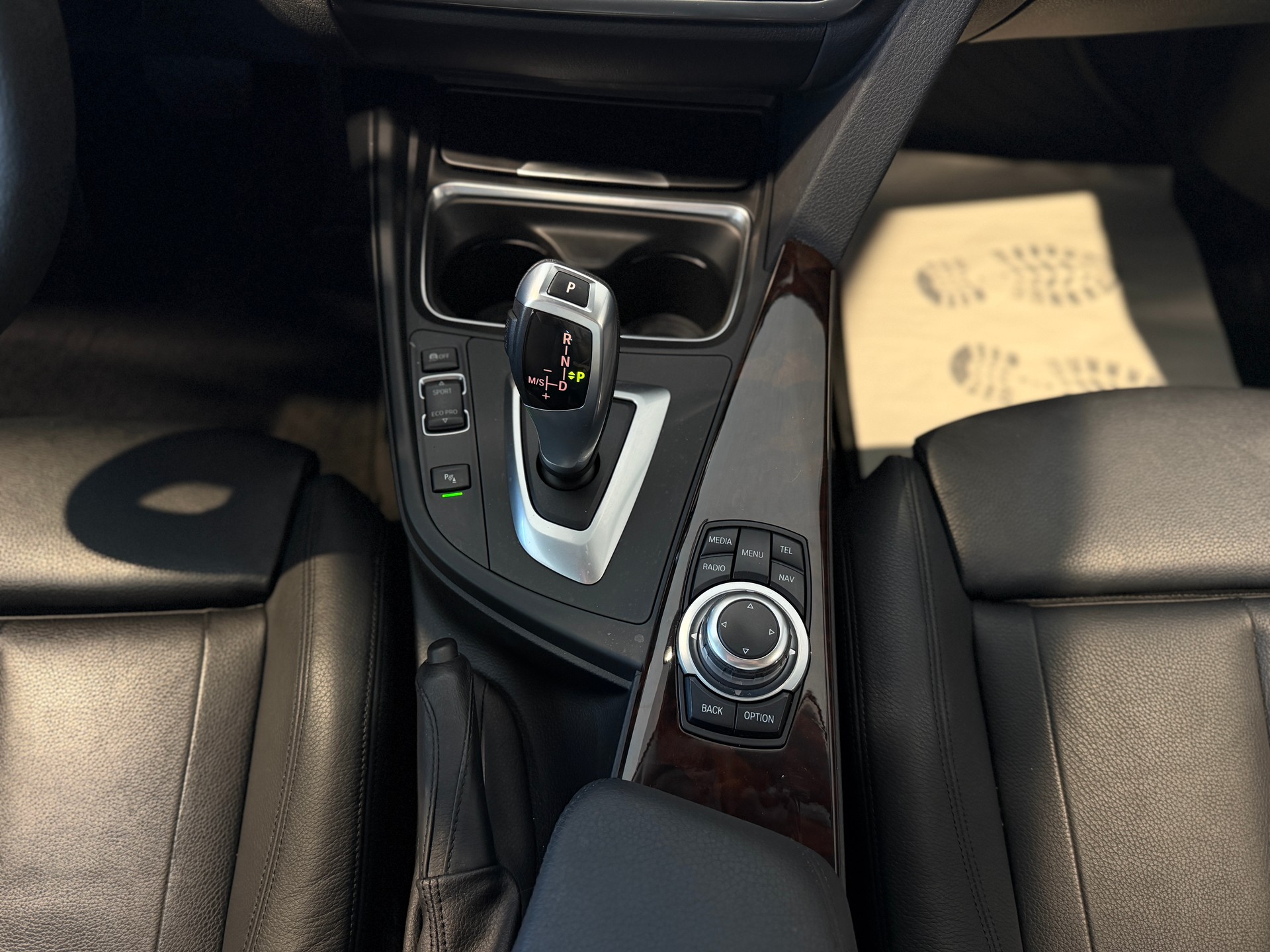 BMW 335i Luxury Line Steptronic-image-17
