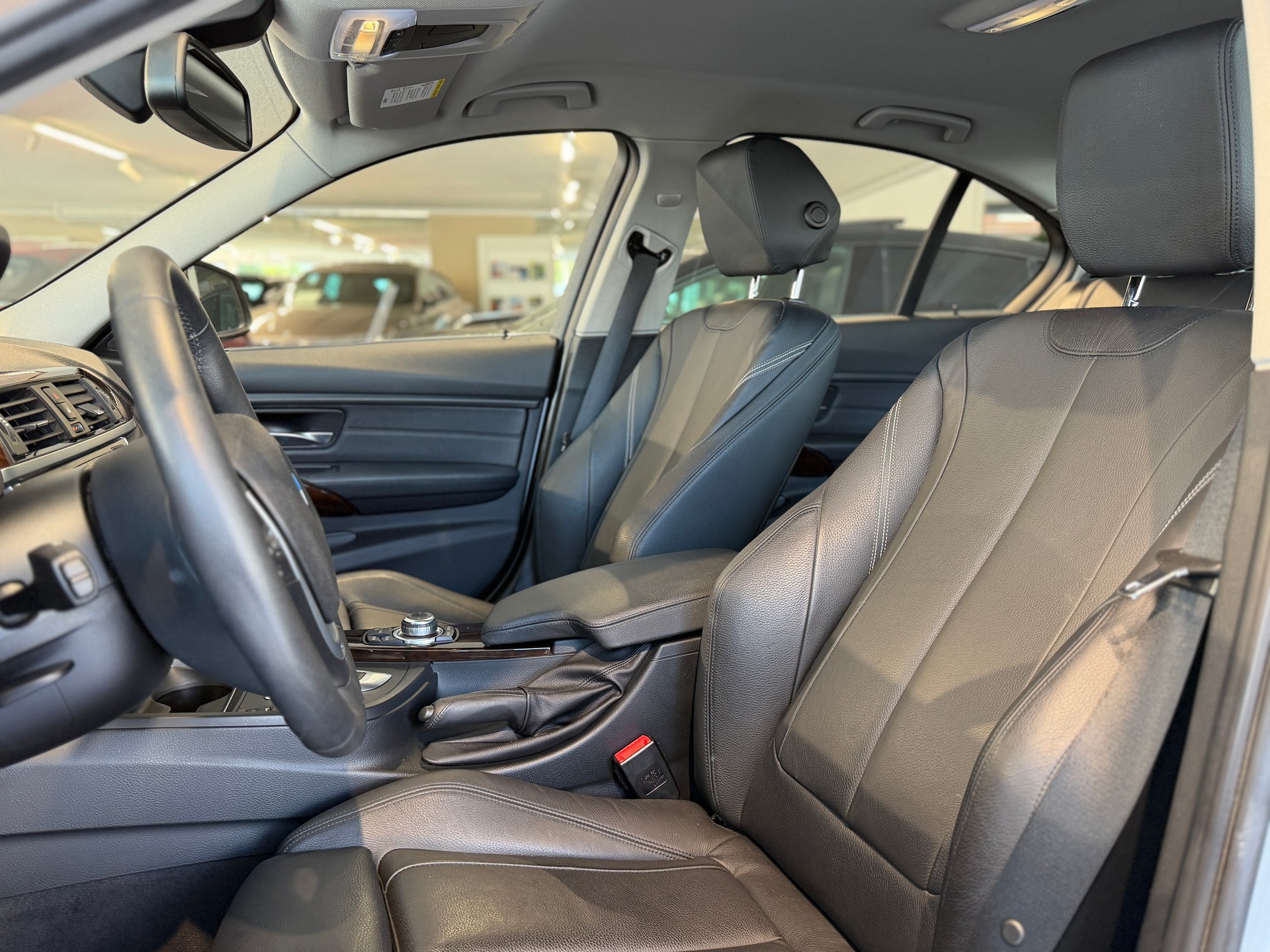 BMW 335i Luxury Line Steptronic-image-9