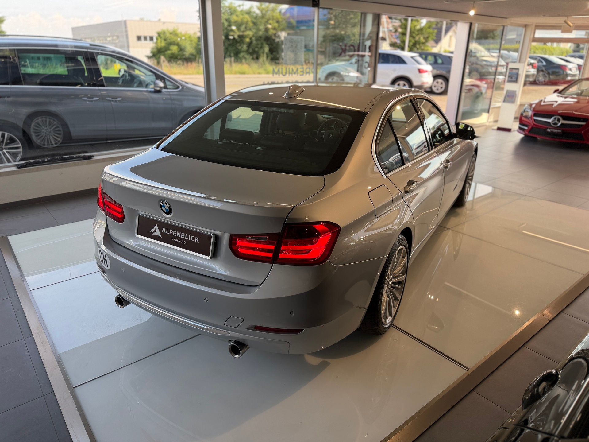 BMW 335i Luxury Line Steptronic-image-3