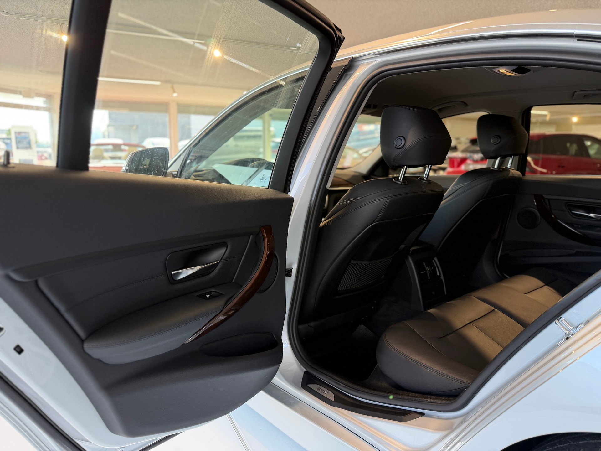 BMW 335i Luxury Line Steptronic-image-12