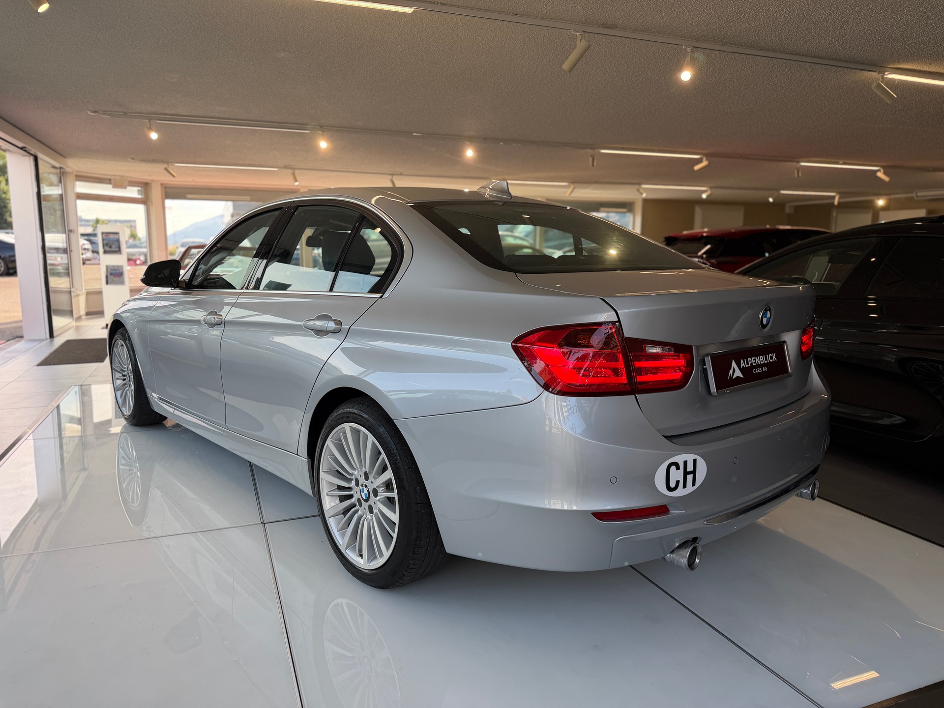 BMW 335i Luxury Line Steptronic-image-5