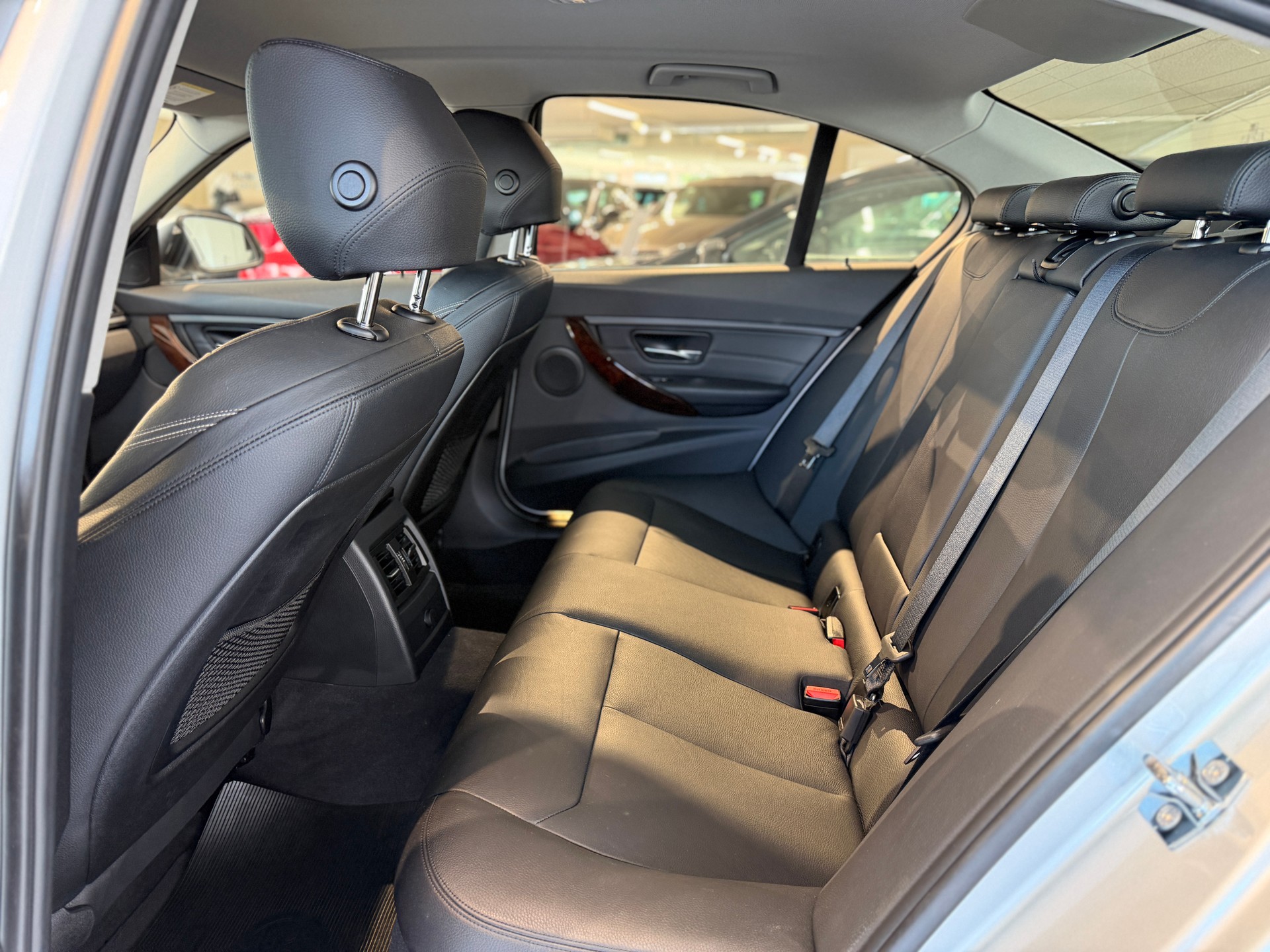 BMW 335i Luxury Line Steptronic-image-13