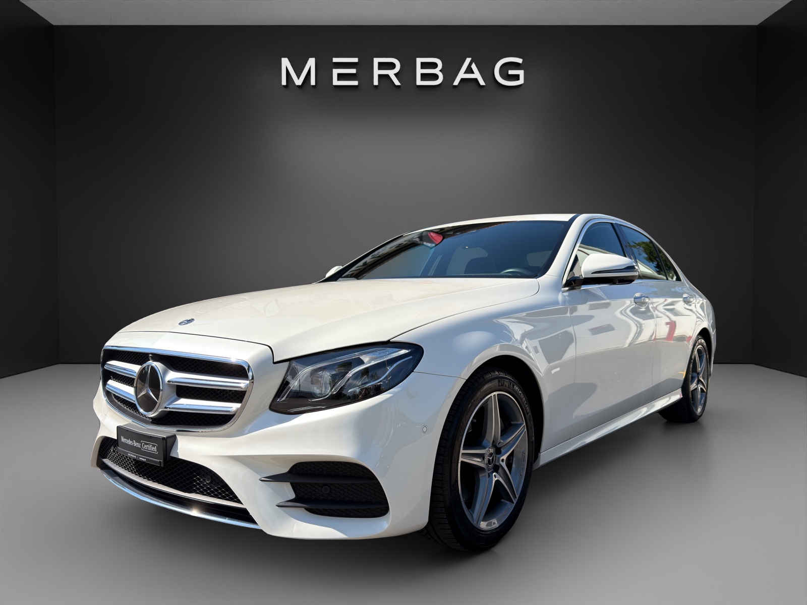 MERCEDES-BENZ E 200 AMG Line 4Matic 9G-Tronic-image-6