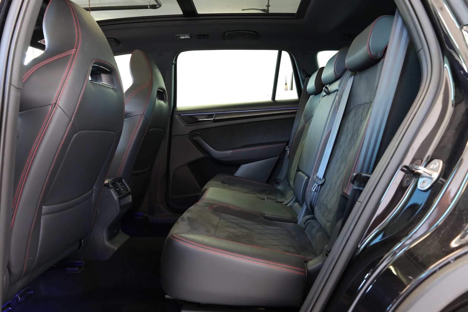 SKODA Kodiaq 2.0 TSI 4x4 RS-image-12