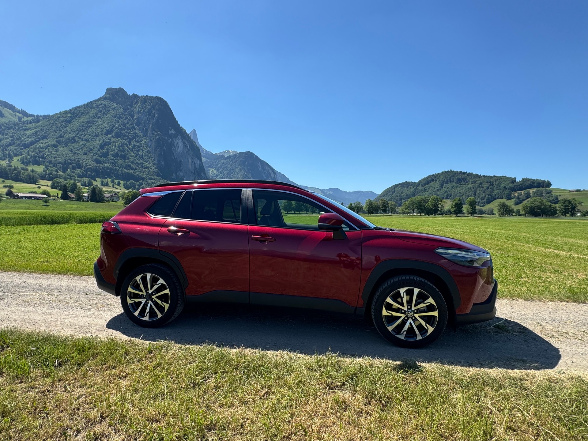 TOYOTA 2.0 HSD Trend AWD-i-image-0