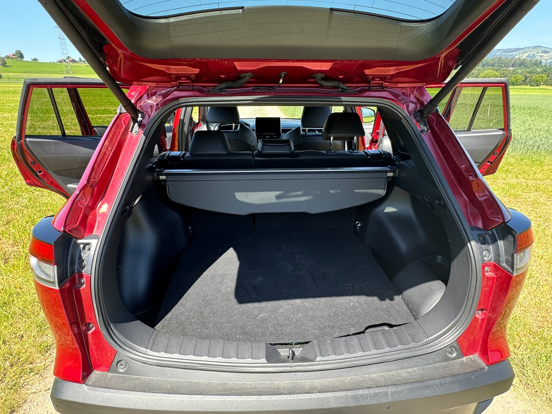 TOYOTA 2.0 HSD Trend AWD-i-image-5
