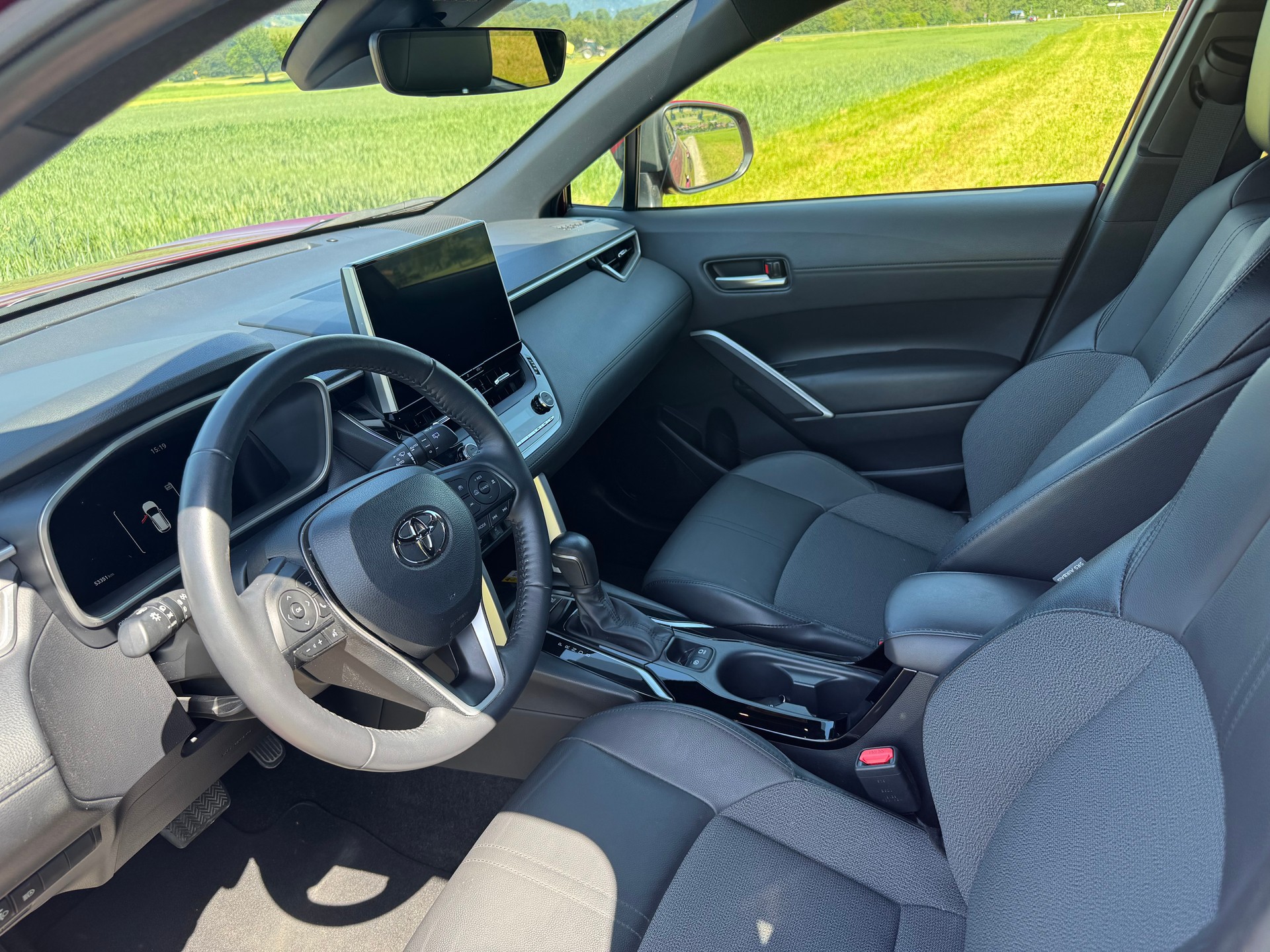 TOYOTA 2.0 HSD Trend AWD-i-image-4