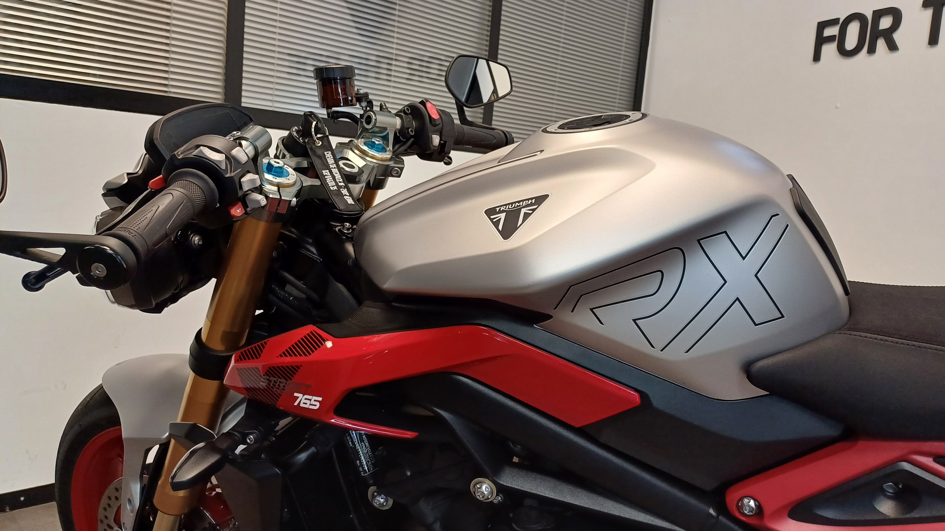 TRIUMPH Triumph Street Triple 765 RX-image-8