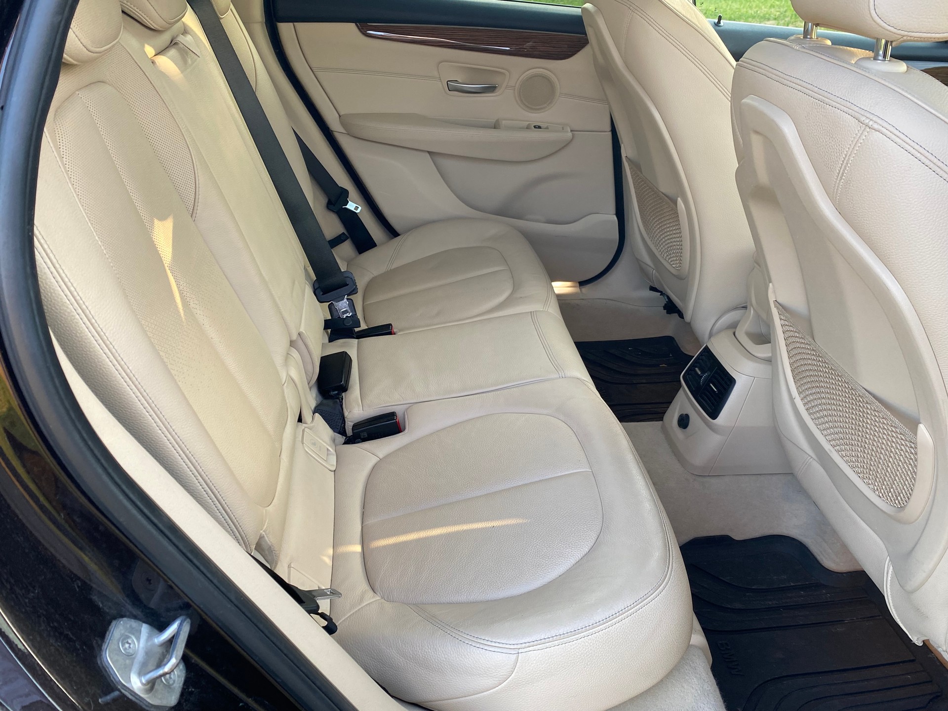 BMW 225i xDrive-image-4