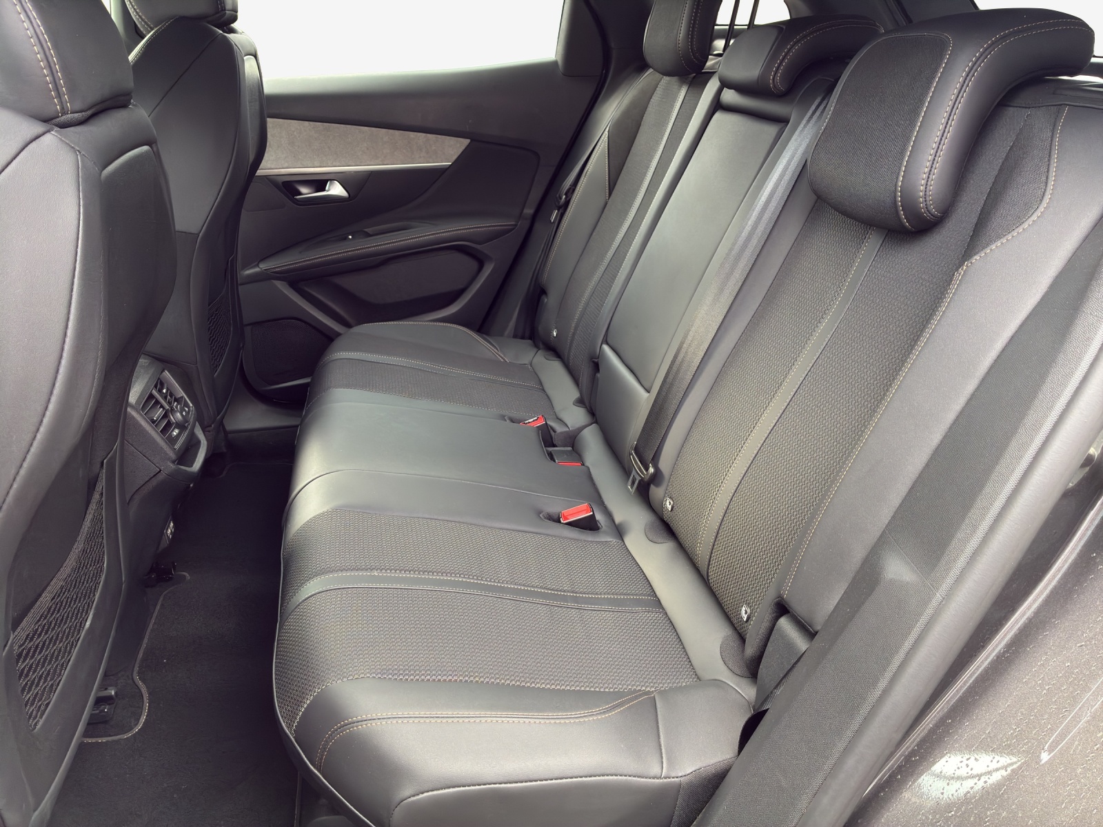 PEUGEOT 3008 1.2 PureTech GT EAT8-image-11