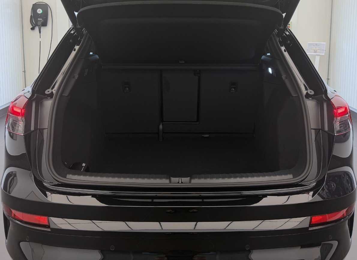 AUDI Q4 e-tron SUV quattro performance Swiss Ski-image-21