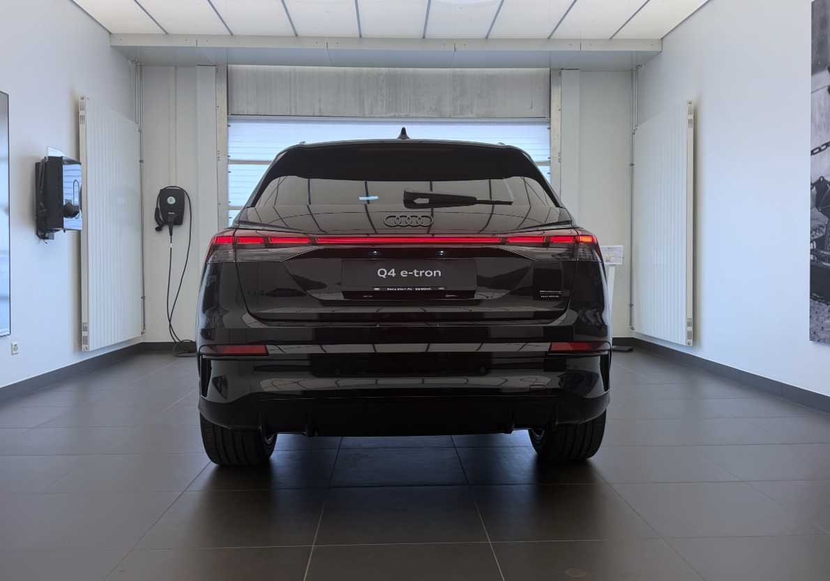 AUDI Q4 e-tron SUV quattro performance Swiss Ski-image-24