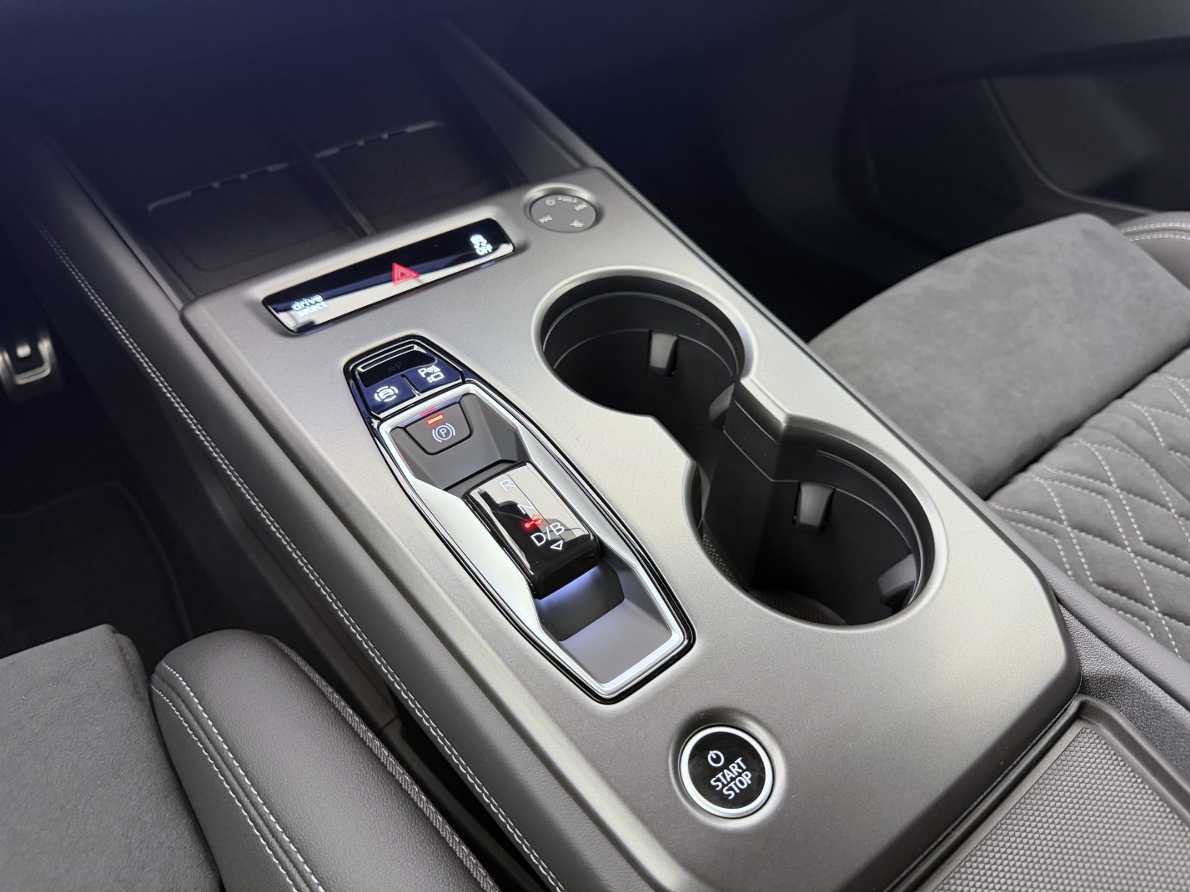 AUDI Q4 e-tron SUV quattro performance Swiss Ski-image-13