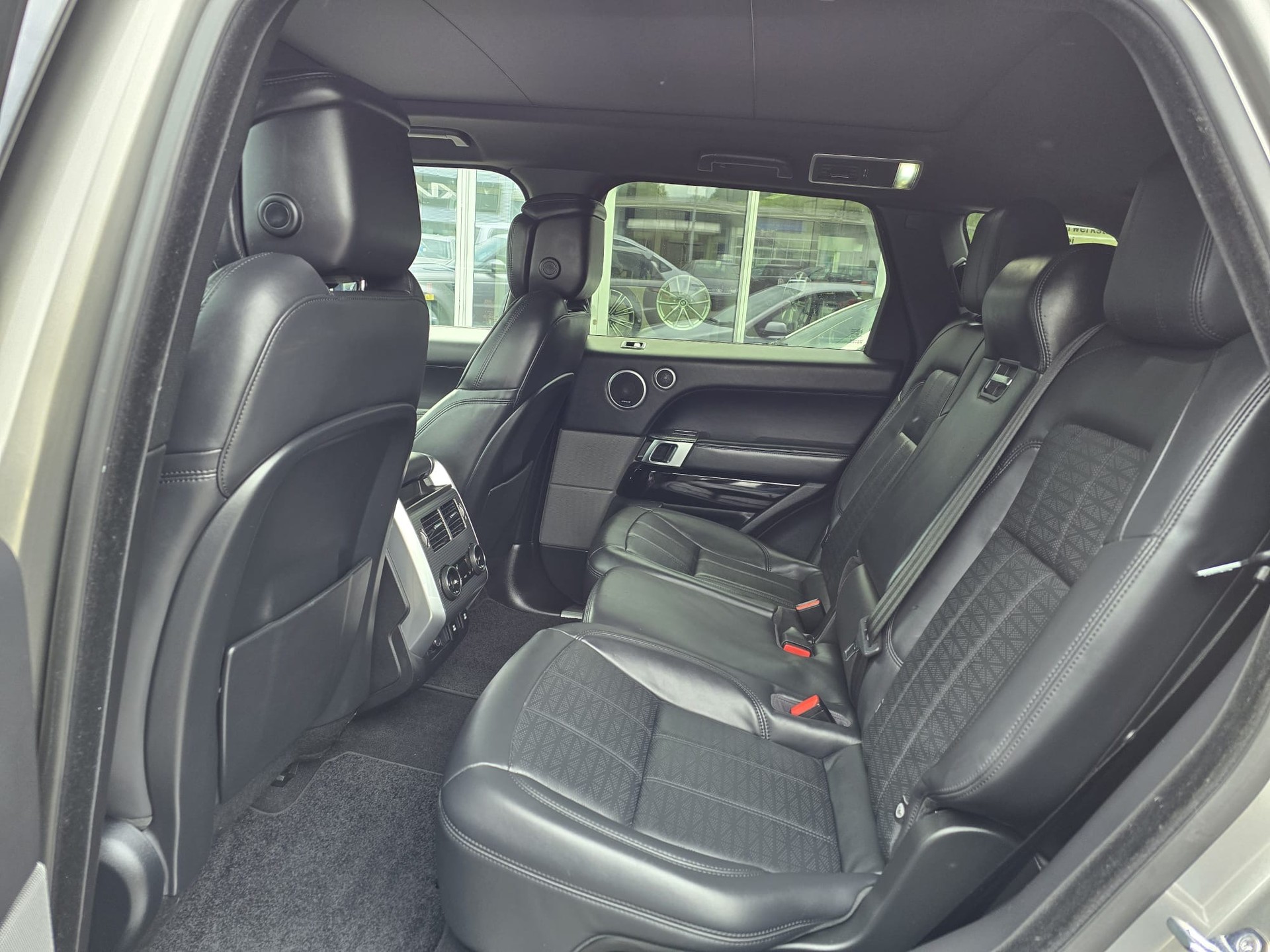 LAND ROVER Range Rover Sport 3.0 SDV6 HSE Automatic-image-17