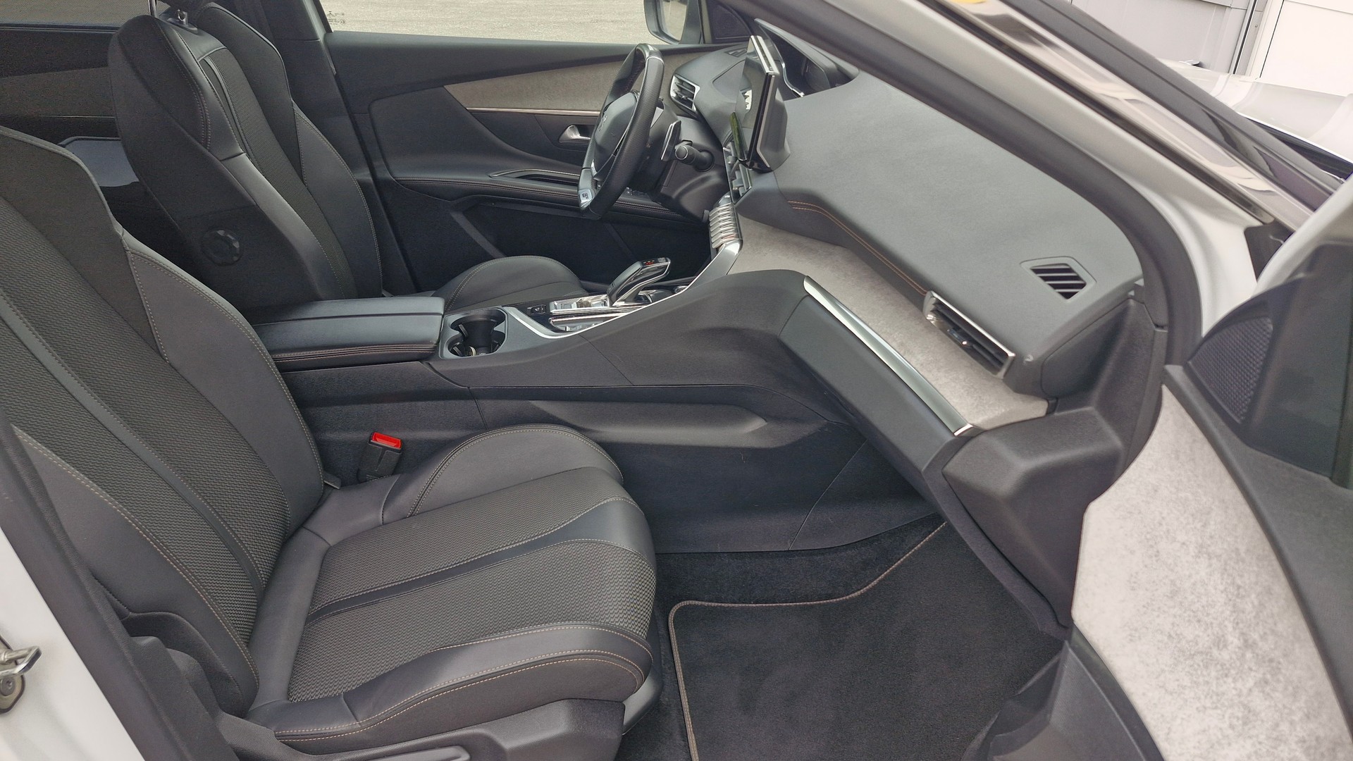 PEUGEOT 5008 1.5 BlueHDi GT-image-12