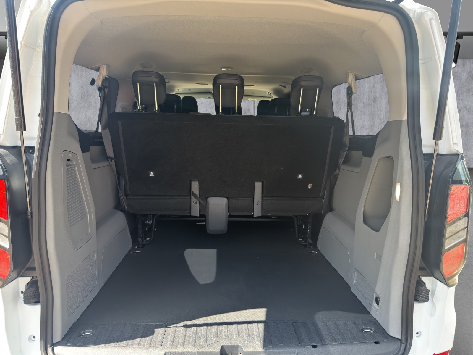 FORD Transit Custom 320 L2H1 Aut. AWD Active-image-11