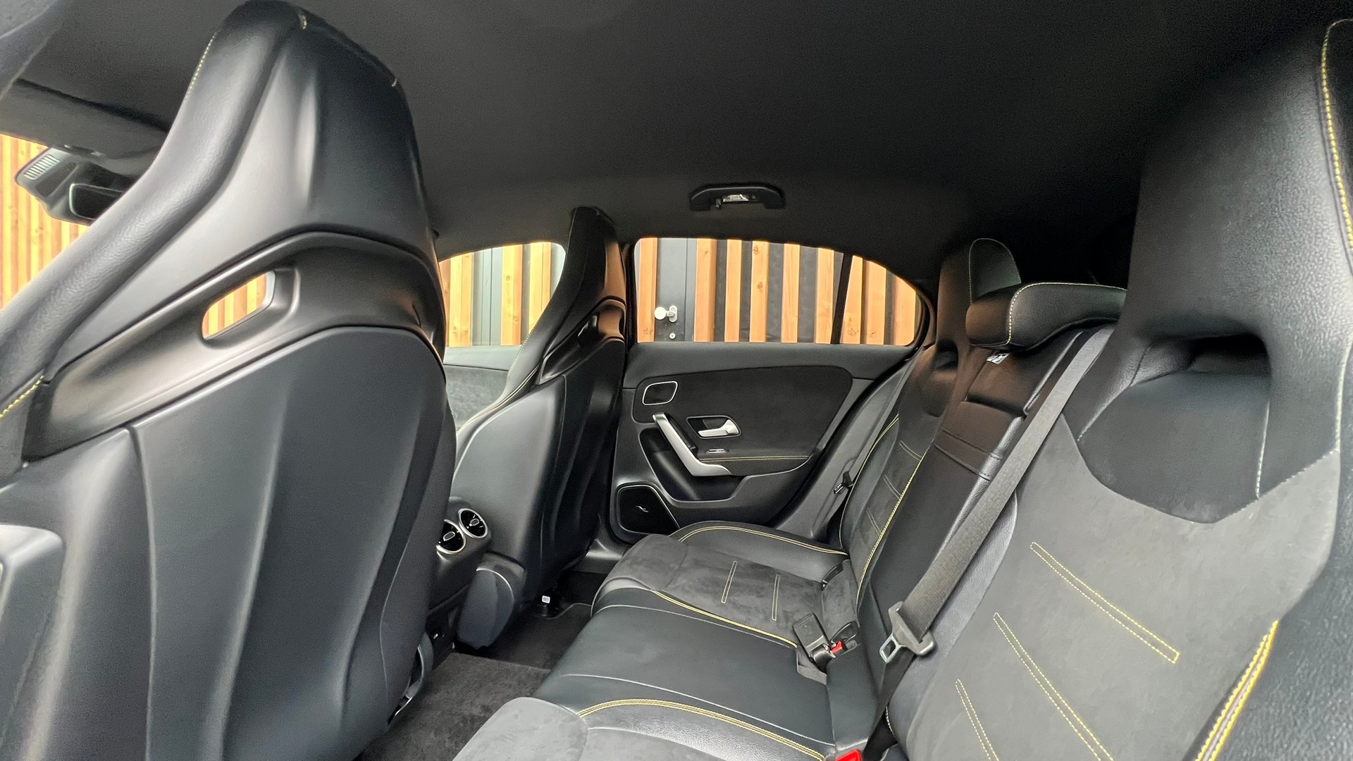 MERCEDES-BENZ A 45 S AMG 4MATIC+ SPEEDSHIFT AERO BLACK l 421 PS-image-28