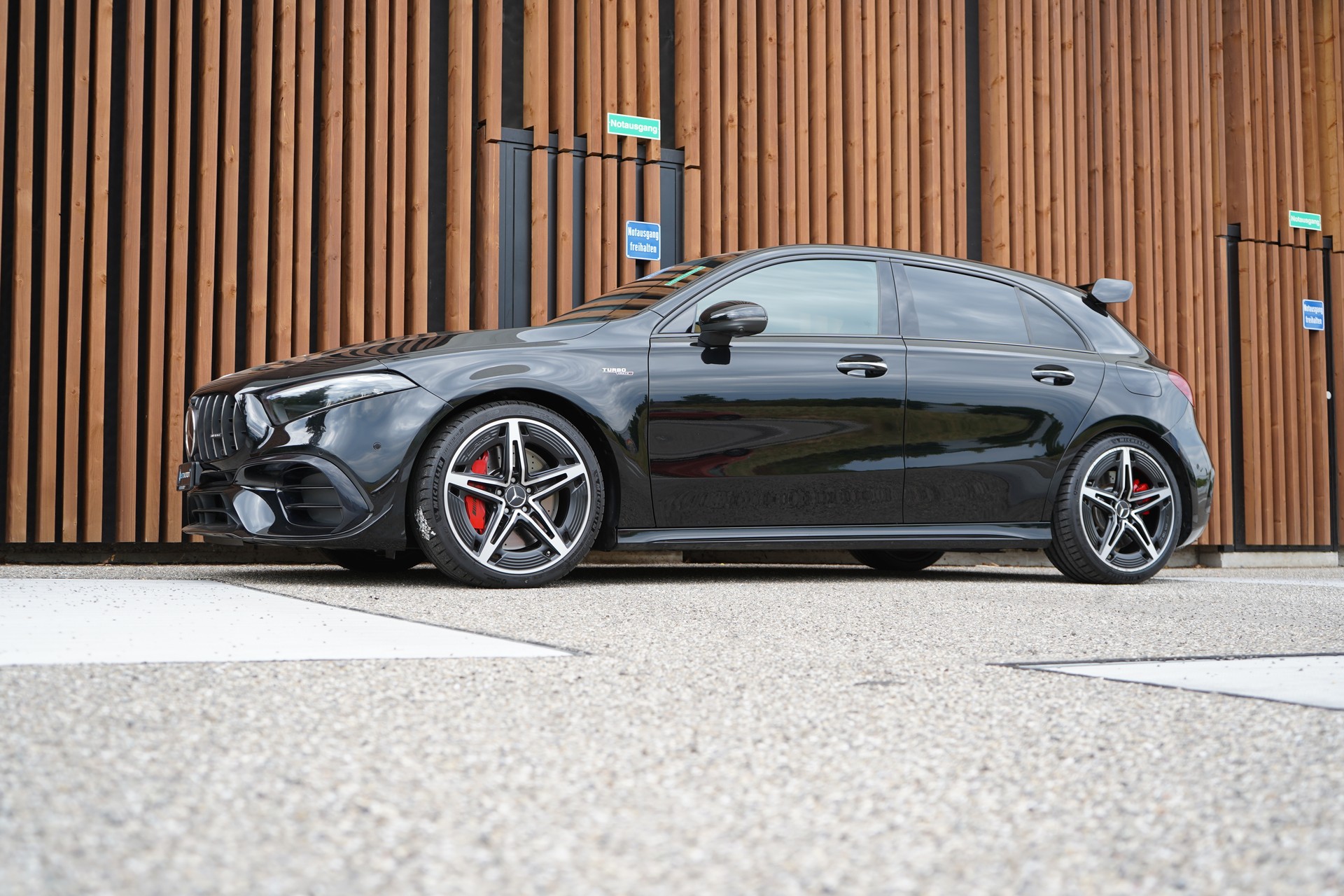 MERCEDES-BENZ A 45 S AMG 4MATIC+ SPEEDSHIFT AERO BLACK l 421 PS-image-9
