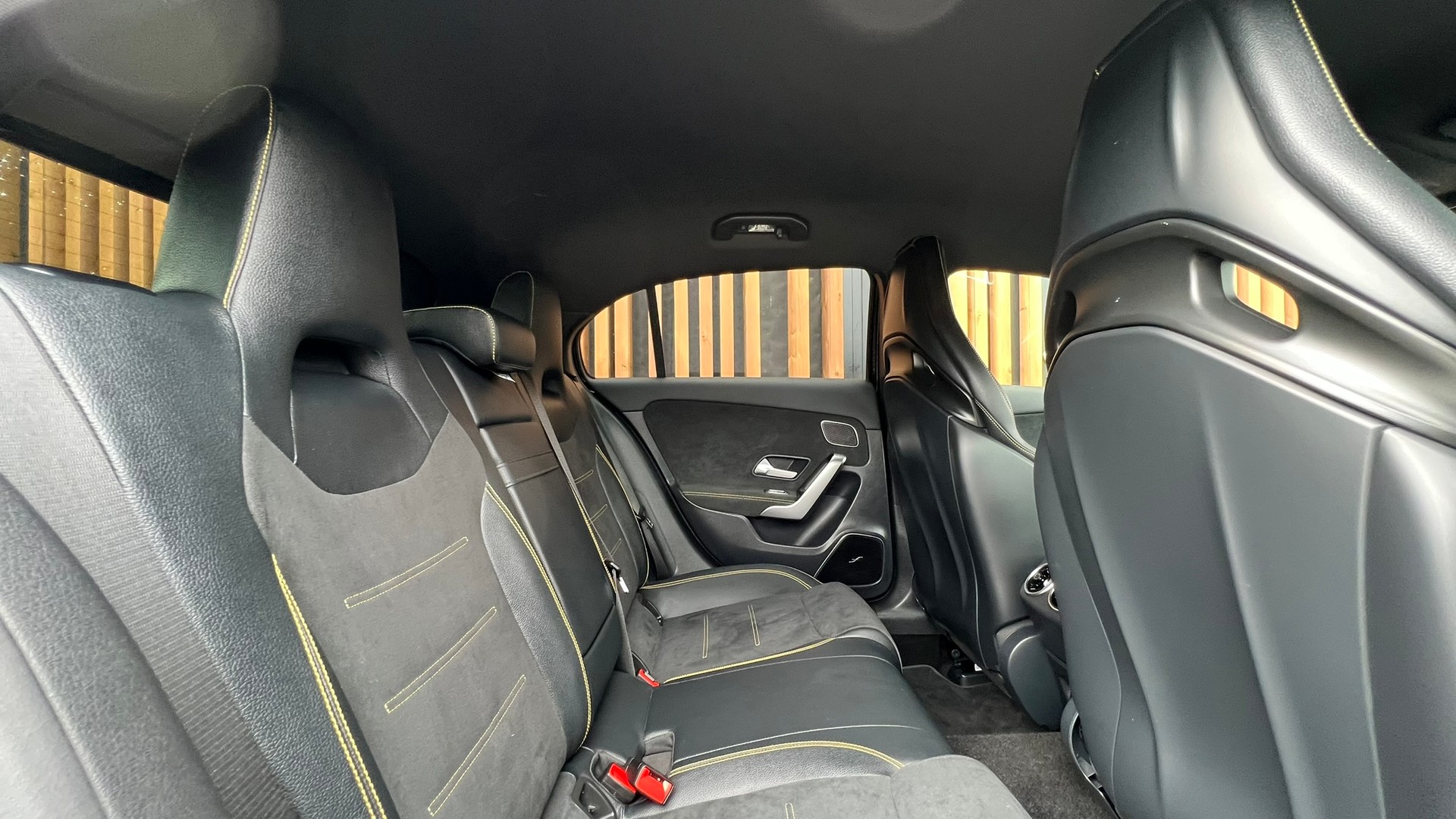 MERCEDES-BENZ A 45 S AMG 4MATIC+ SPEEDSHIFT AERO BLACK l 421 PS-image-27