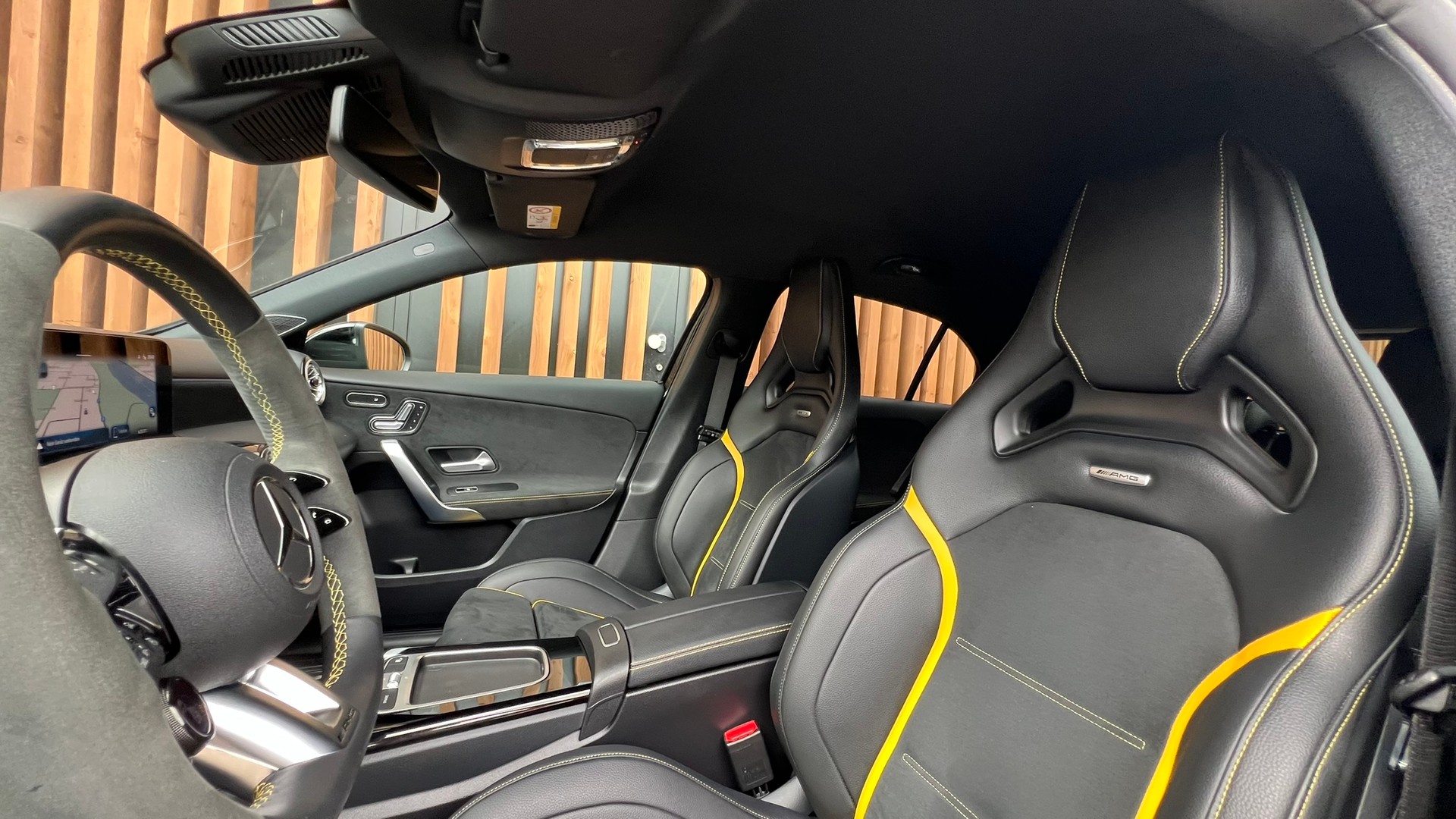 MERCEDES-BENZ A 45 S AMG 4MATIC+ SPEEDSHIFT AERO BLACK l 421 PS-image-23
