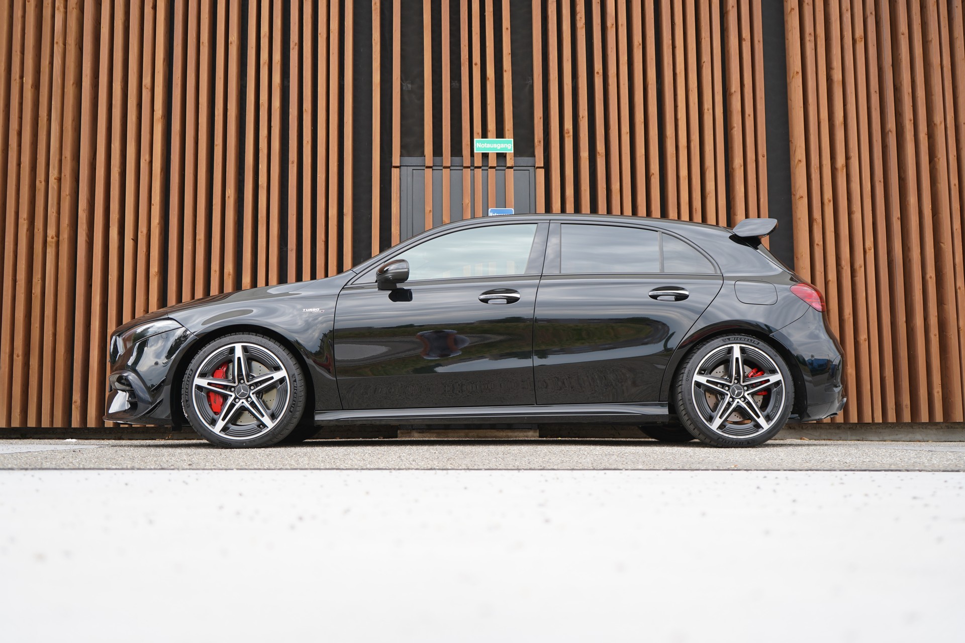 MERCEDES-BENZ A 45 S AMG 4MATIC+ SPEEDSHIFT AERO BLACK l 421 PS-image-5
