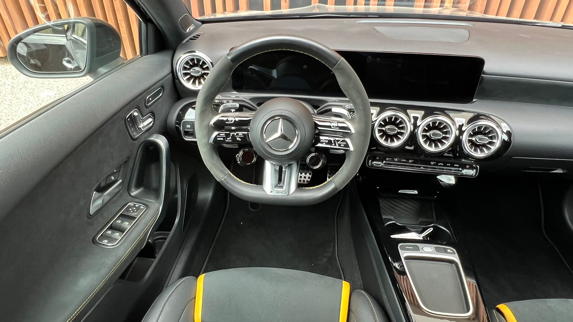 MERCEDES-BENZ A 45 S AMG 4MATIC+ SPEEDSHIFT AERO BLACK l 421 PS-image-21