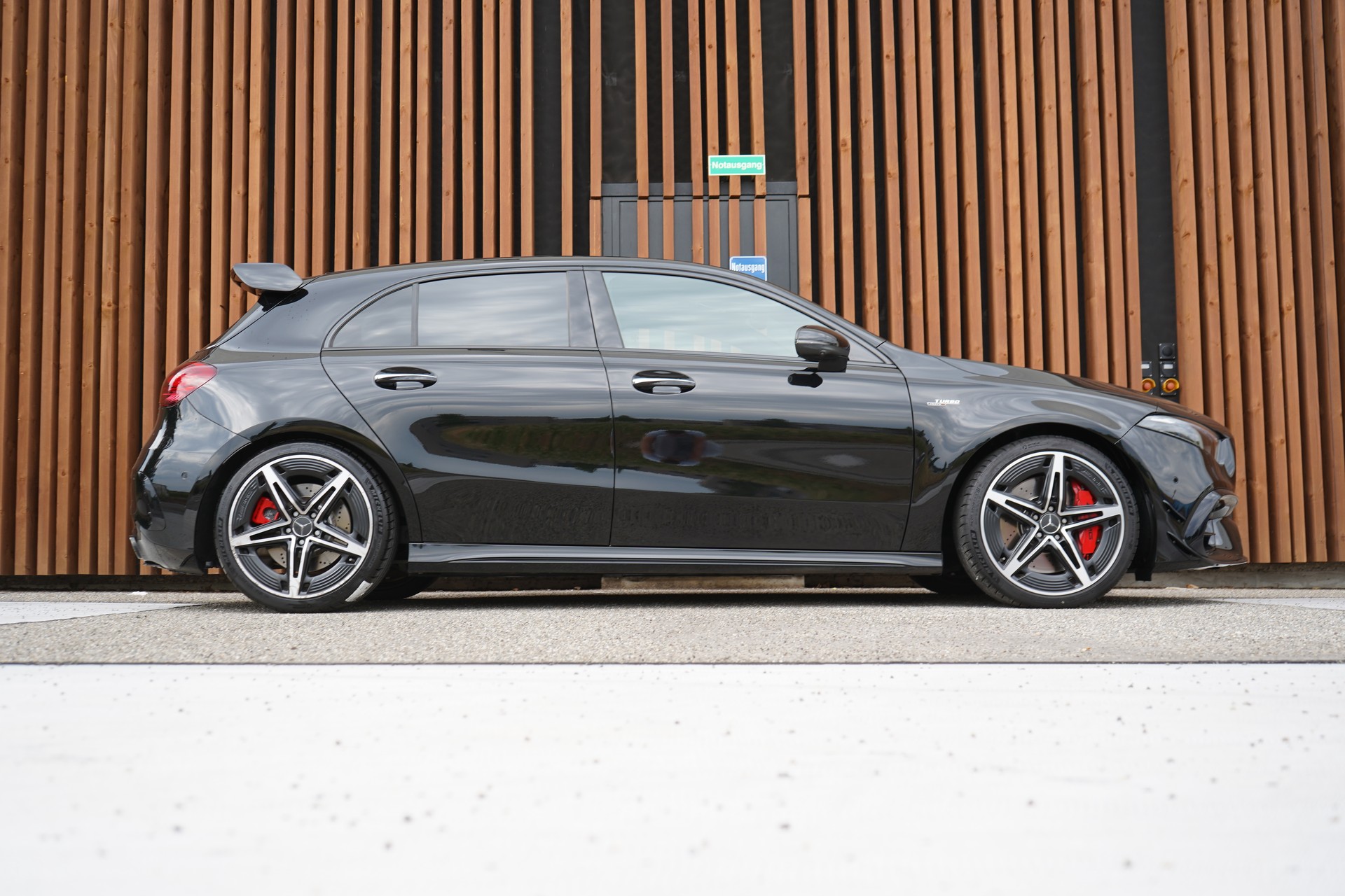 MERCEDES-BENZ A 45 S AMG 4MATIC+ SPEEDSHIFT AERO BLACK l 421 PS-image-2