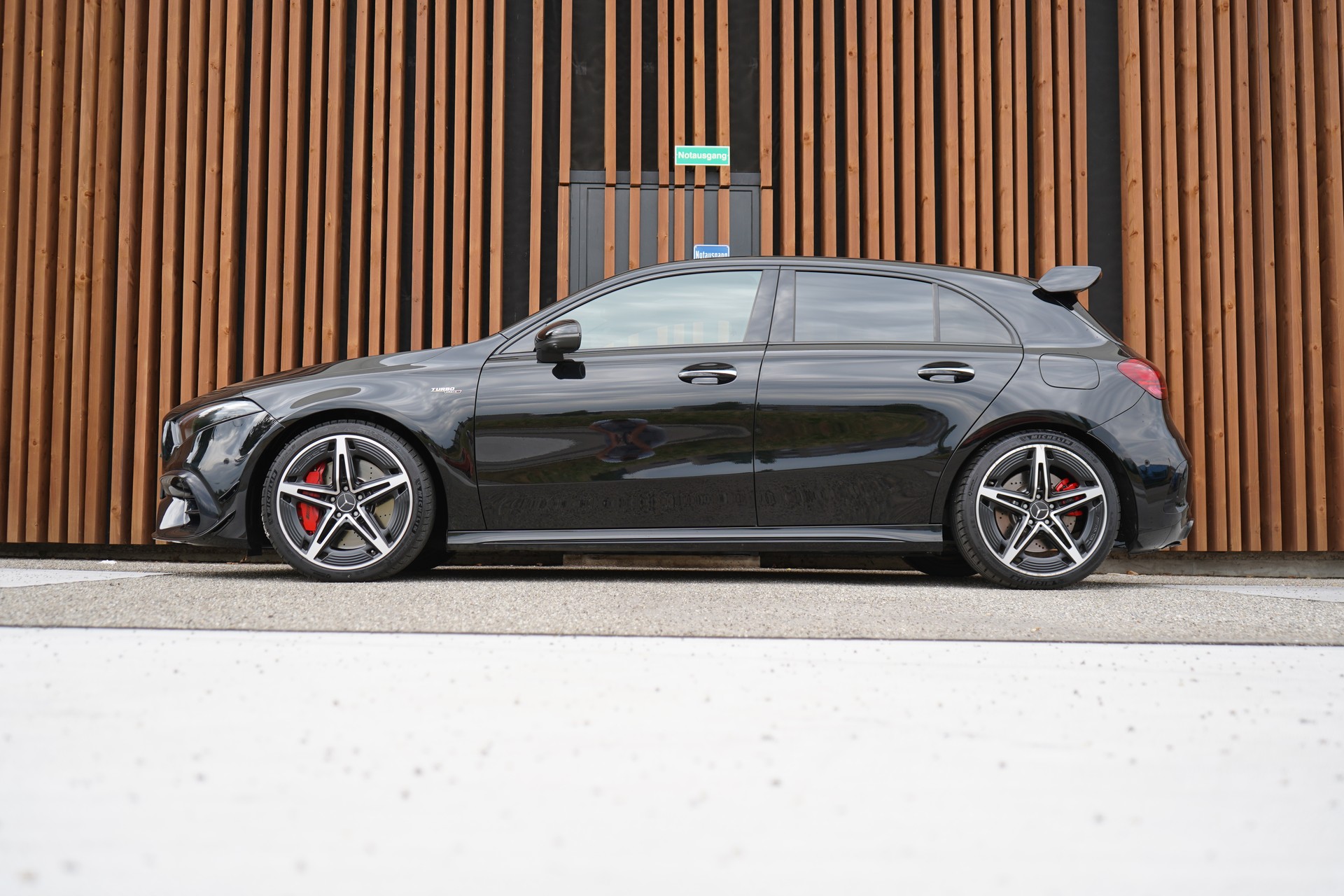 MERCEDES-BENZ A 45 S AMG 4MATIC+ SPEEDSHIFT AERO BLACK l 421 PS-image-1