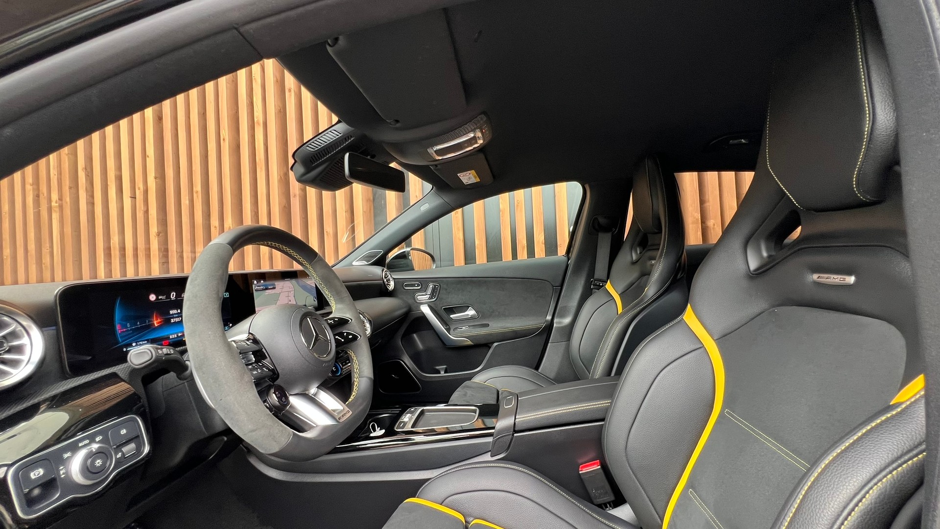 MERCEDES-BENZ A 45 S AMG 4MATIC+ SPEEDSHIFT AERO BLACK l 421 PS-image-25