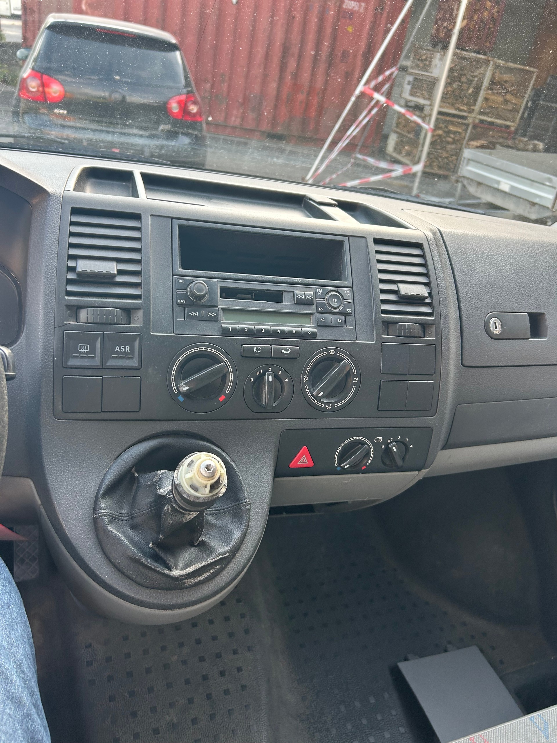 VW T5 Caravelle Trend 1.9 TDI PD-image-6