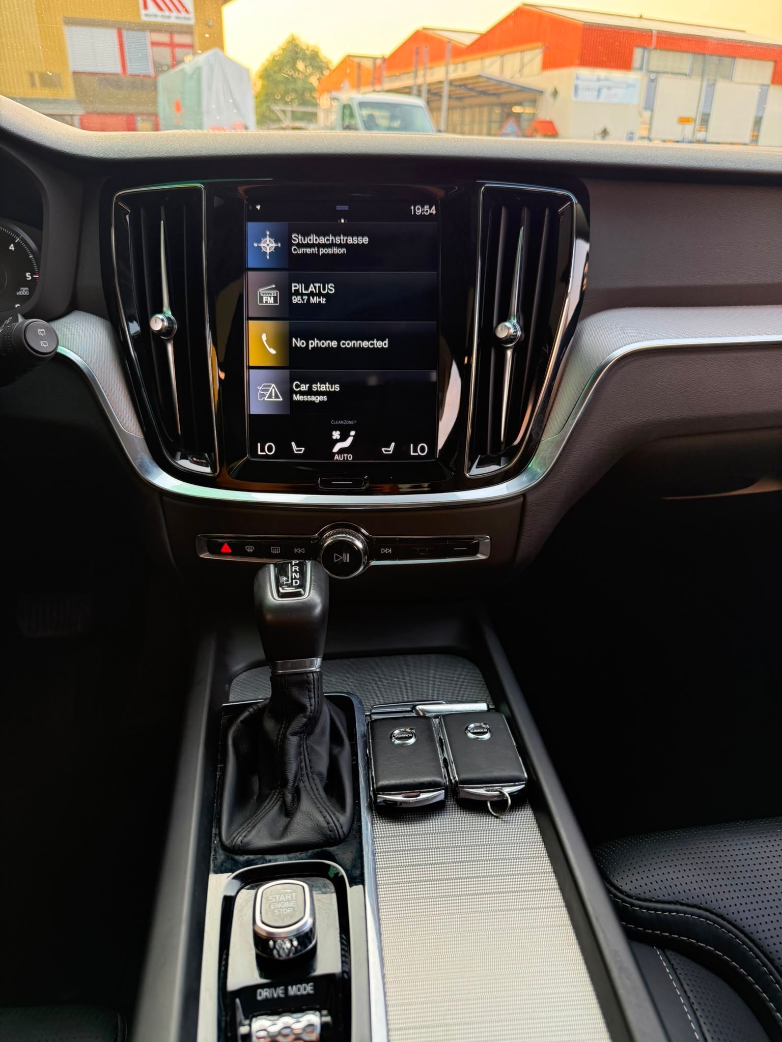 VOLVO V60 D4 AWD Momentum Geartronic-image-11