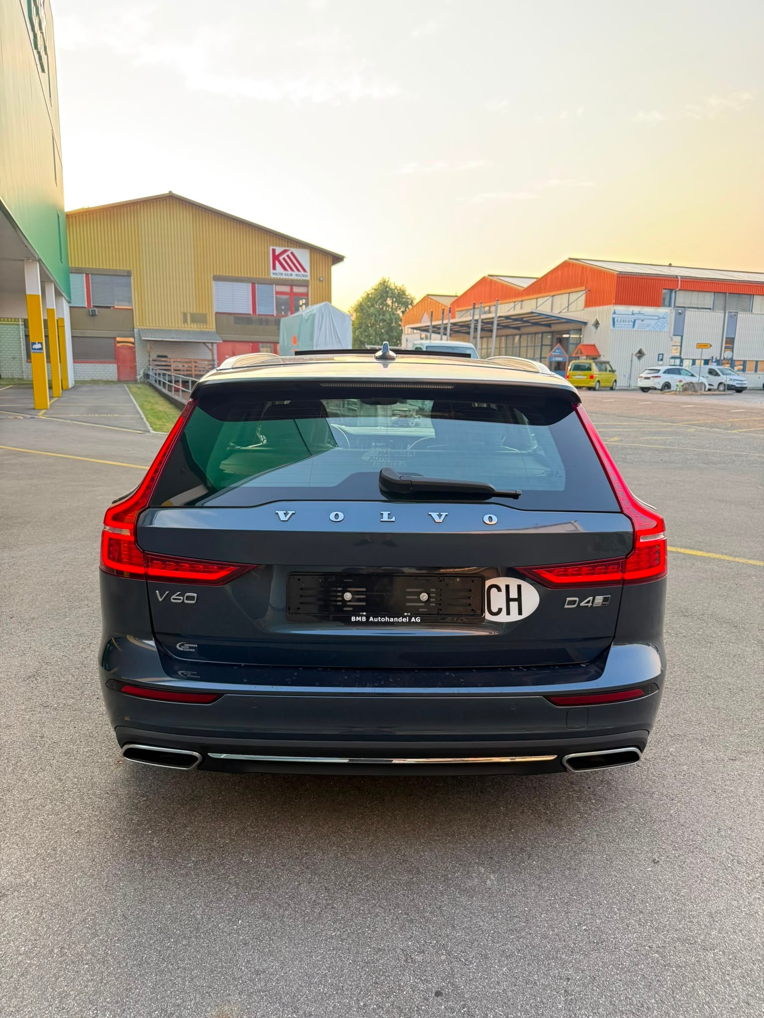 VOLVO V60 D4 AWD Momentum Geartronic-image-5