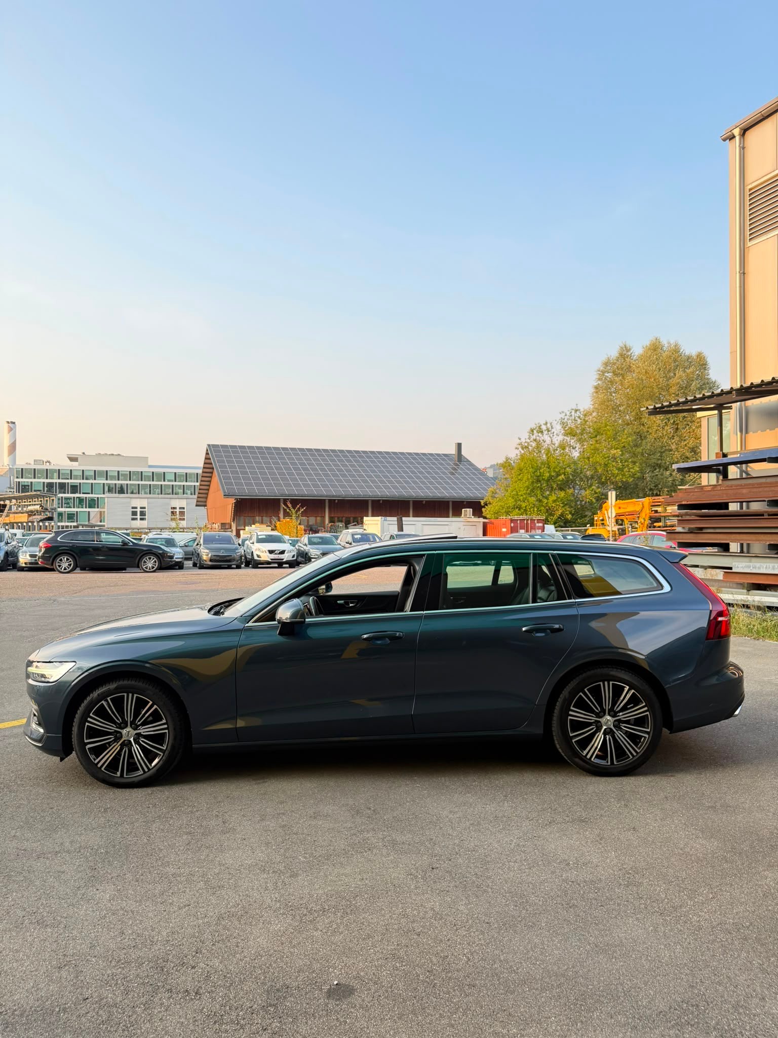 VOLVO V60 D4 AWD Momentum Geartronic-image-3