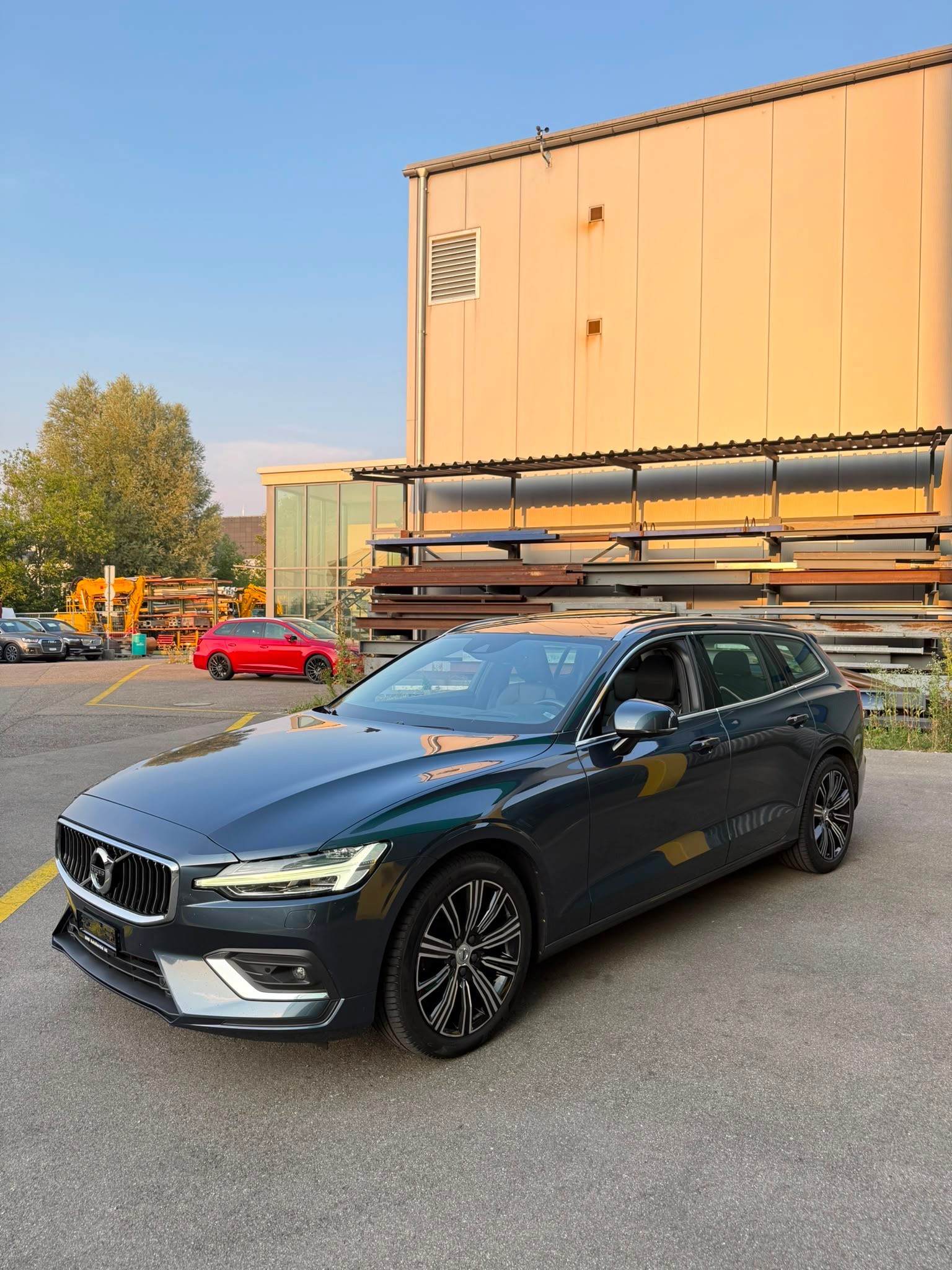 VOLVO V60 D4 AWD Momentum Geartronic-image-2
