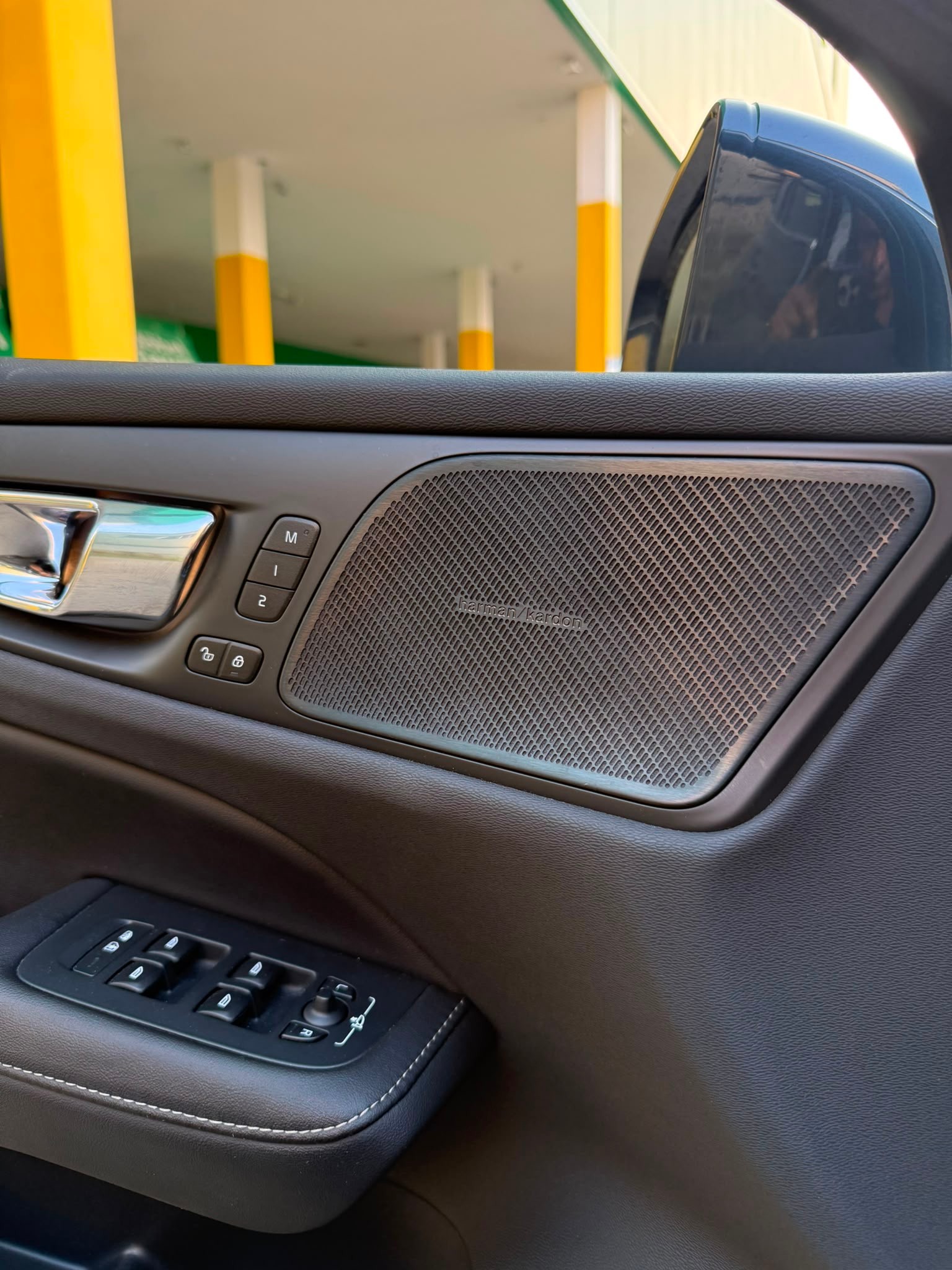 VOLVO V60 D4 AWD Momentum Geartronic-image-12