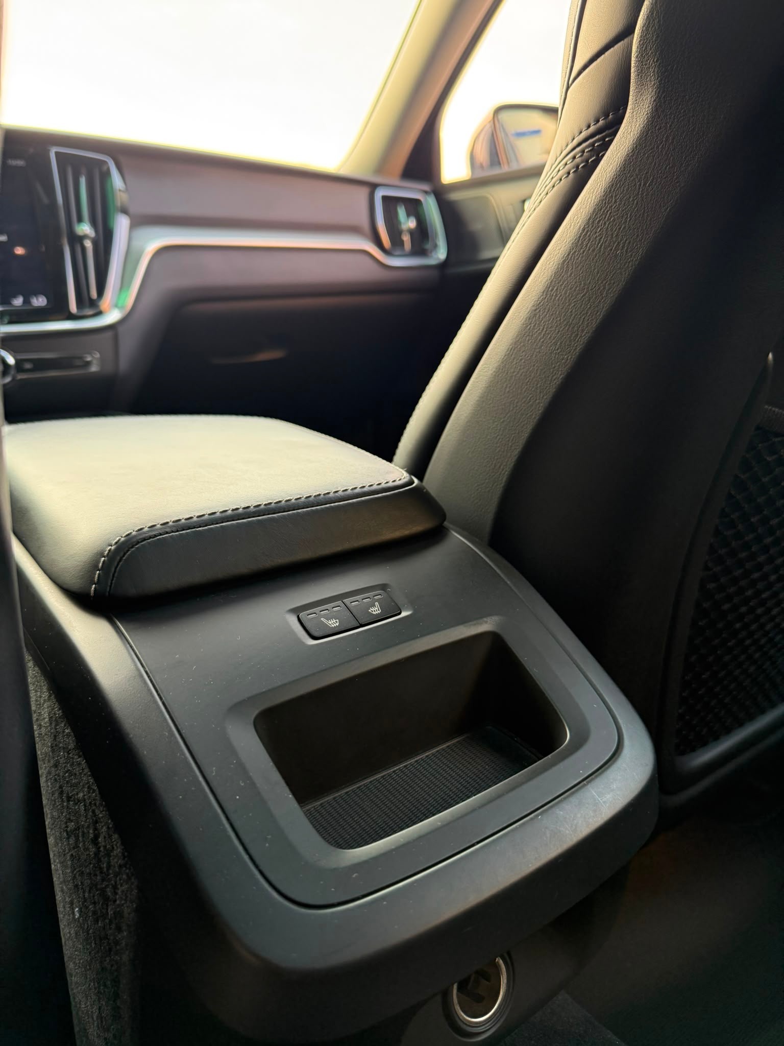 VOLVO V60 D4 AWD Momentum Geartronic-image-14